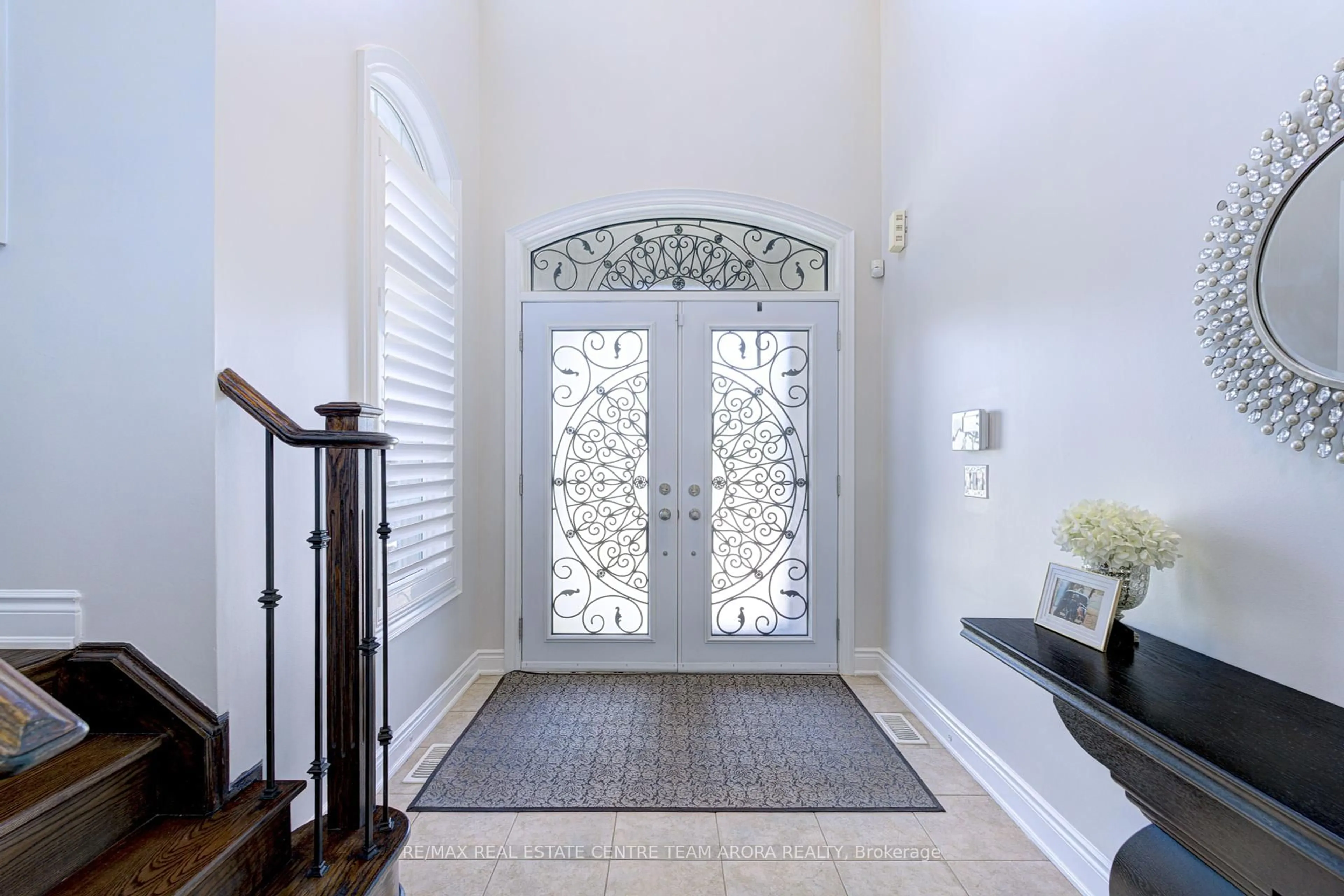 Indoor entryway for 57 Lorenville Dr, Brampton Ontario L6X 0E4