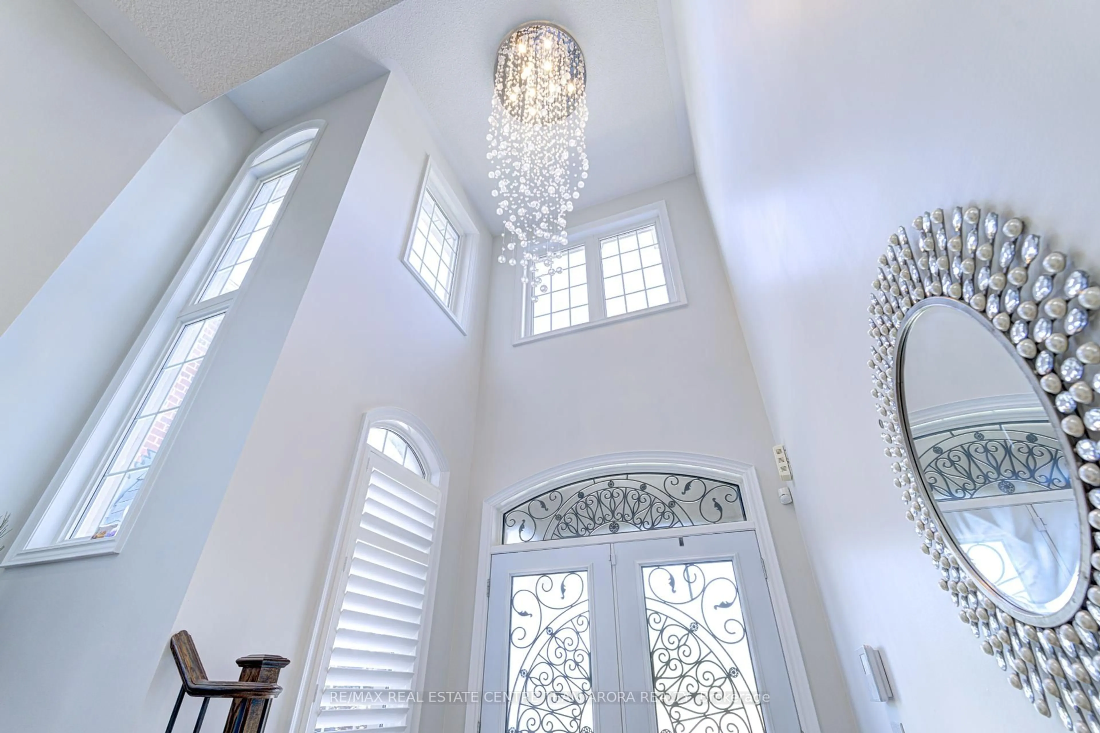Indoor entryway for 57 Lorenville Dr, Brampton Ontario L6X 0E4