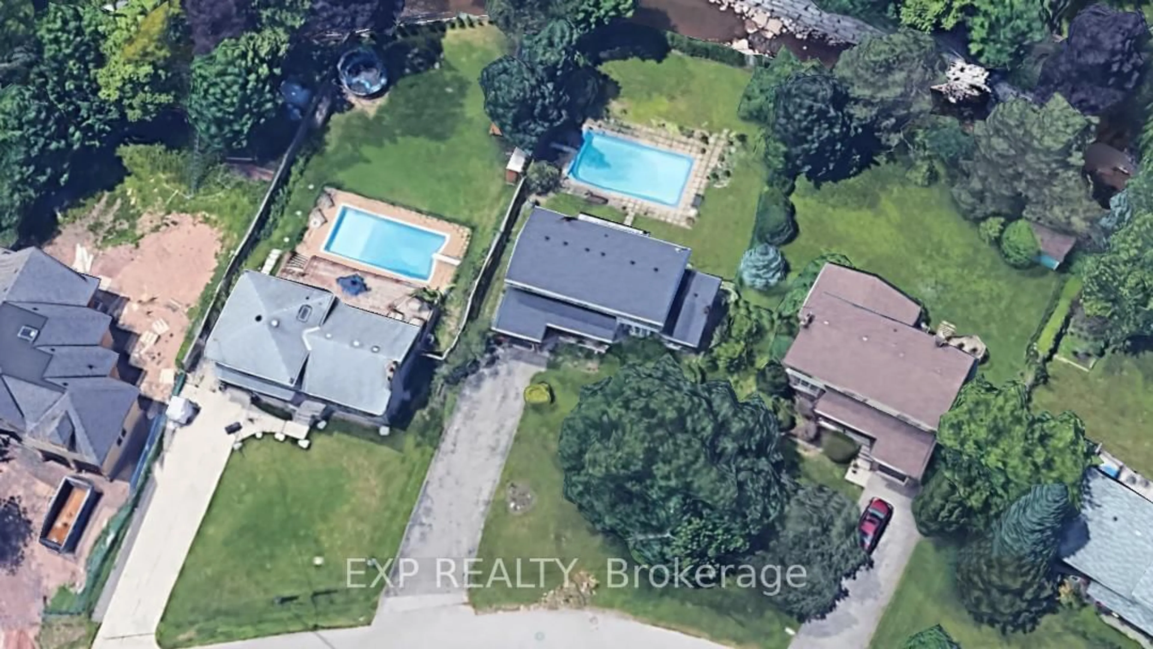 A pic from outside/outdoor area/front of a property/back of a property/a pic from drone, street for 1203 Willowbrook Dr, Oakville Ontario L6L 2J9