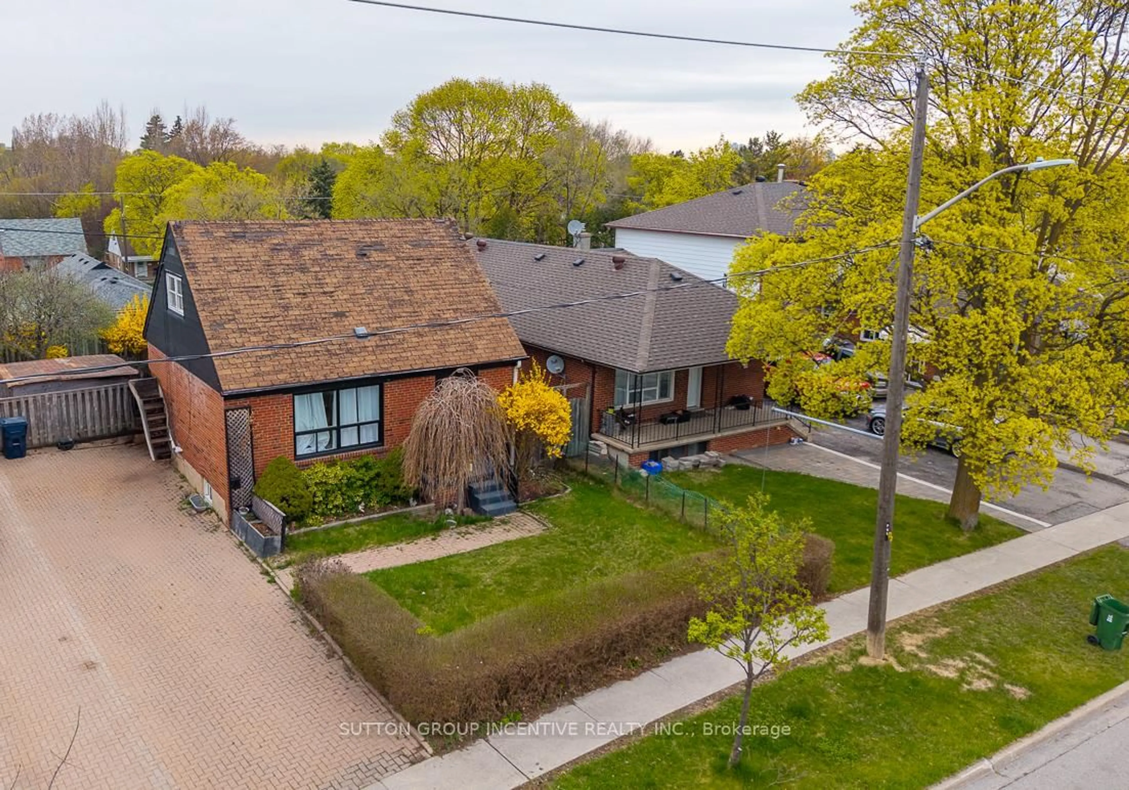 A pic from outside/outdoor area/front of a property/back of a property/a pic from drone, street for 65 Barrhead Cres, Toronto Ontario M9W 3Z8