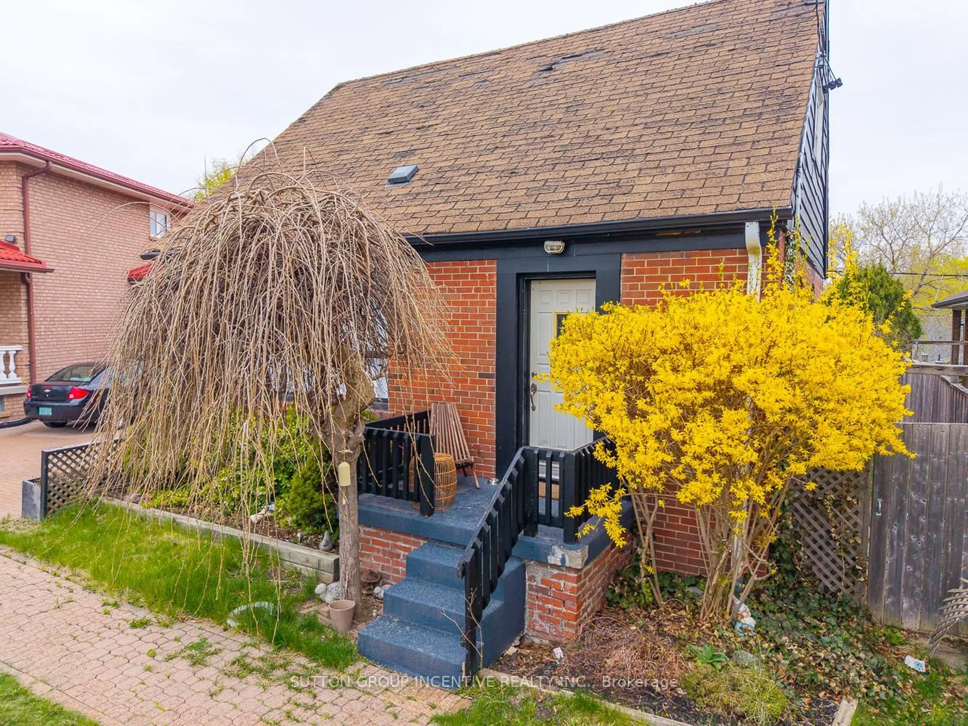 A pic from outside/outdoor area/front of a property/back of a property/a pic from drone, street for 65 Barrhead Cres, Toronto Ontario M9W 3Z8