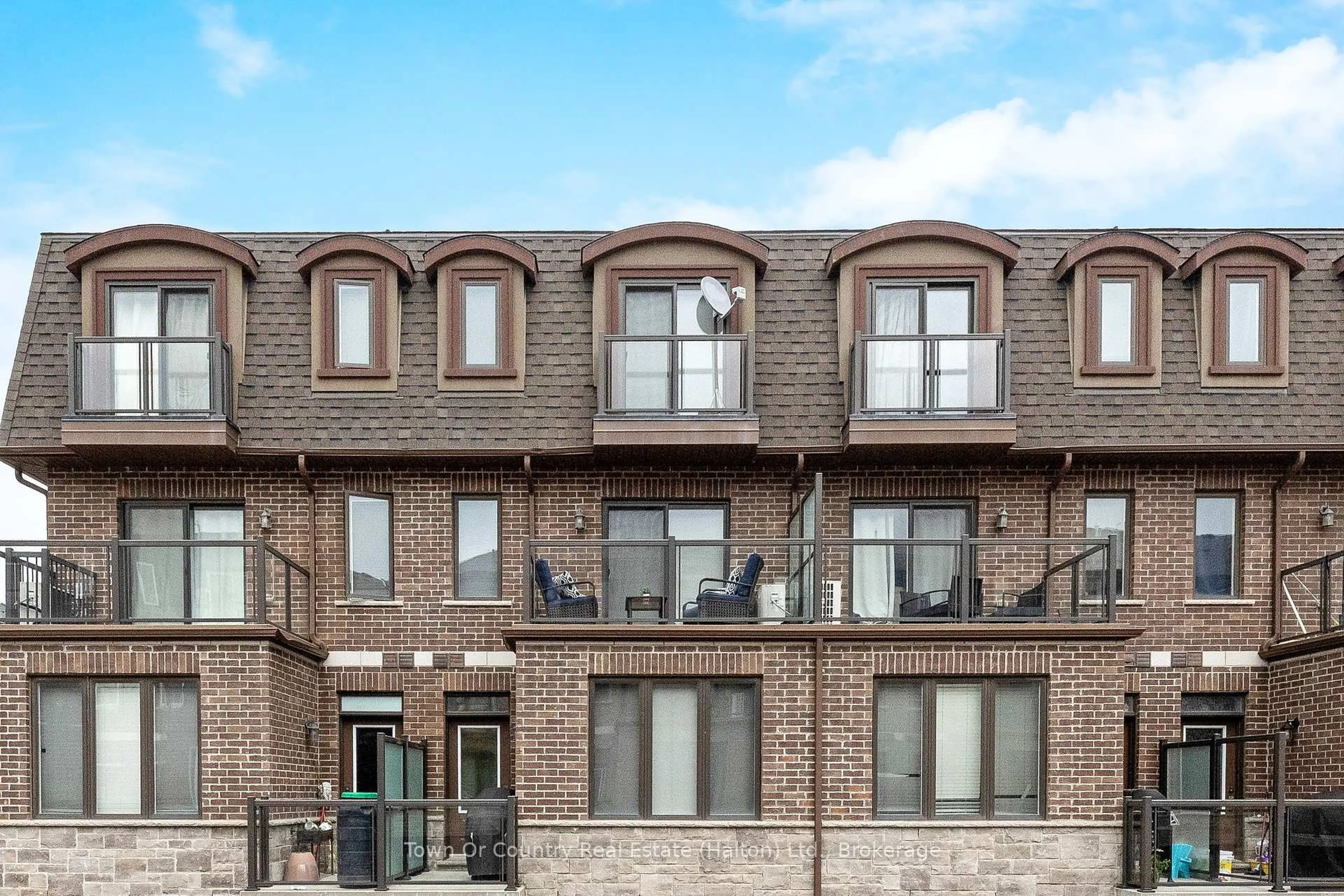 Home with brick exterior material, building for 445 Ontario St #142, Milton Ontario L9T 9K4