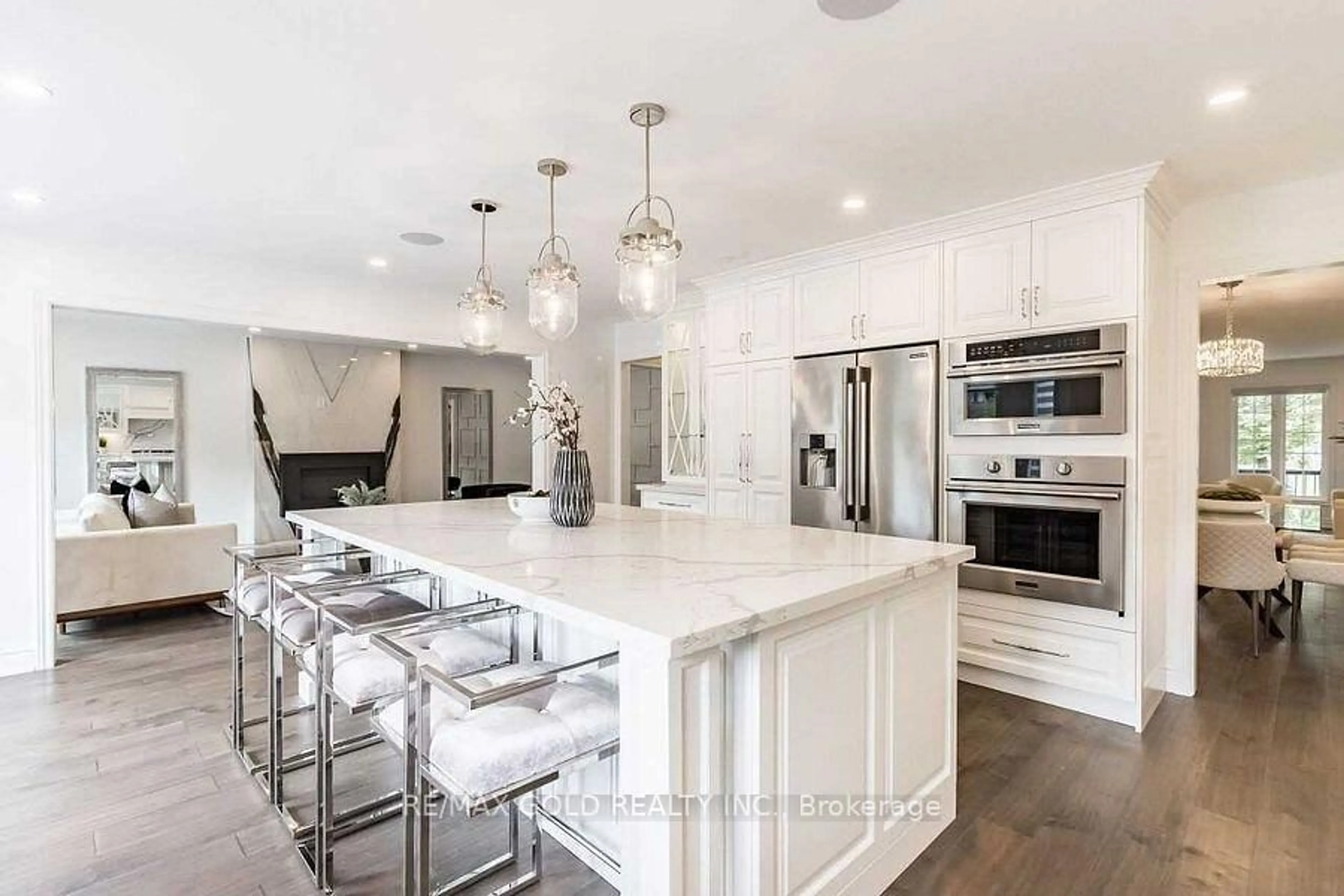 Open concept kitchen, ceramic/tile floor for 30 Deerglen Dr, Brampton Ontario L6R 1M1