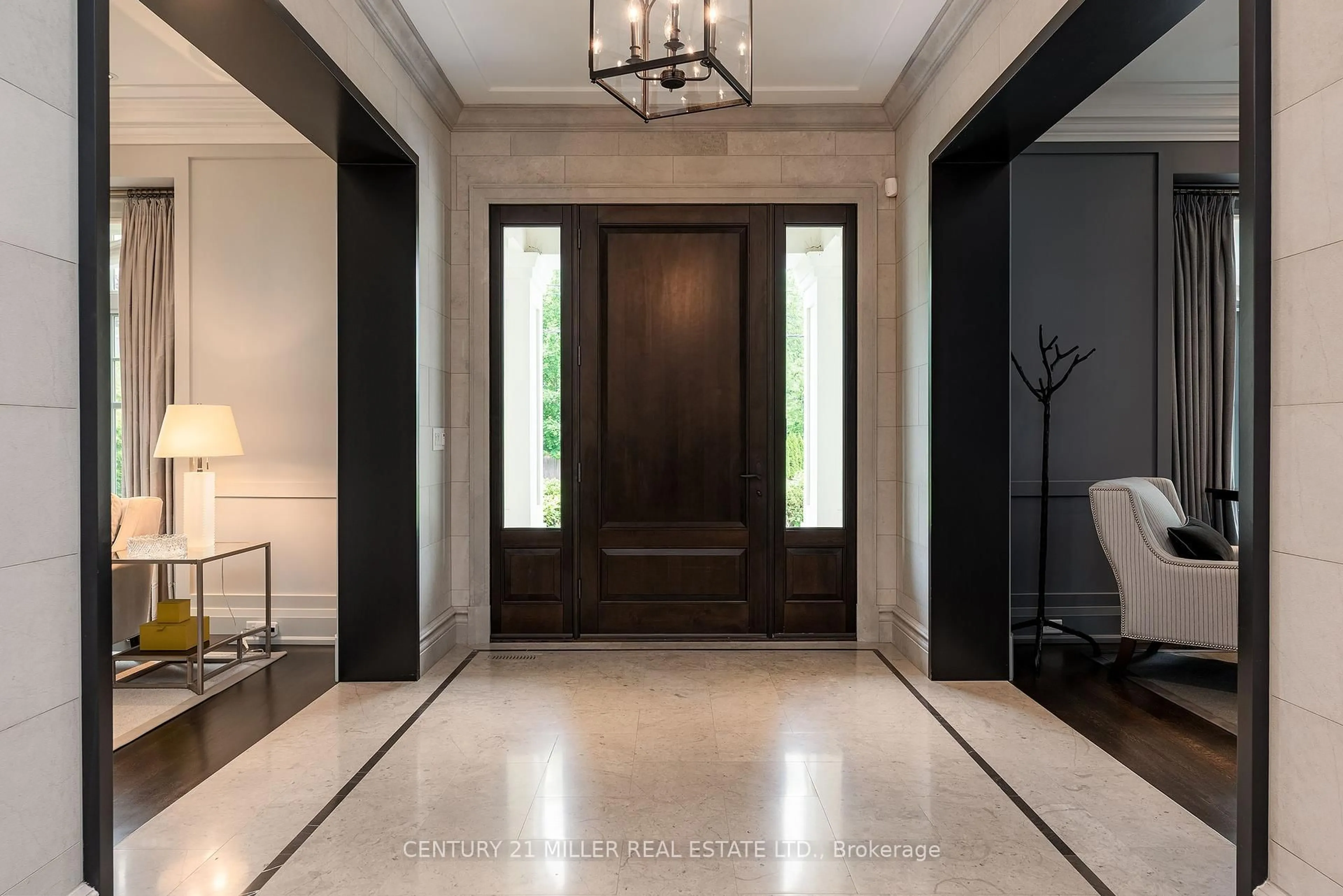 Indoor entryway for 1522 Devon Rd, Oakville Ontario L6J 2M5
