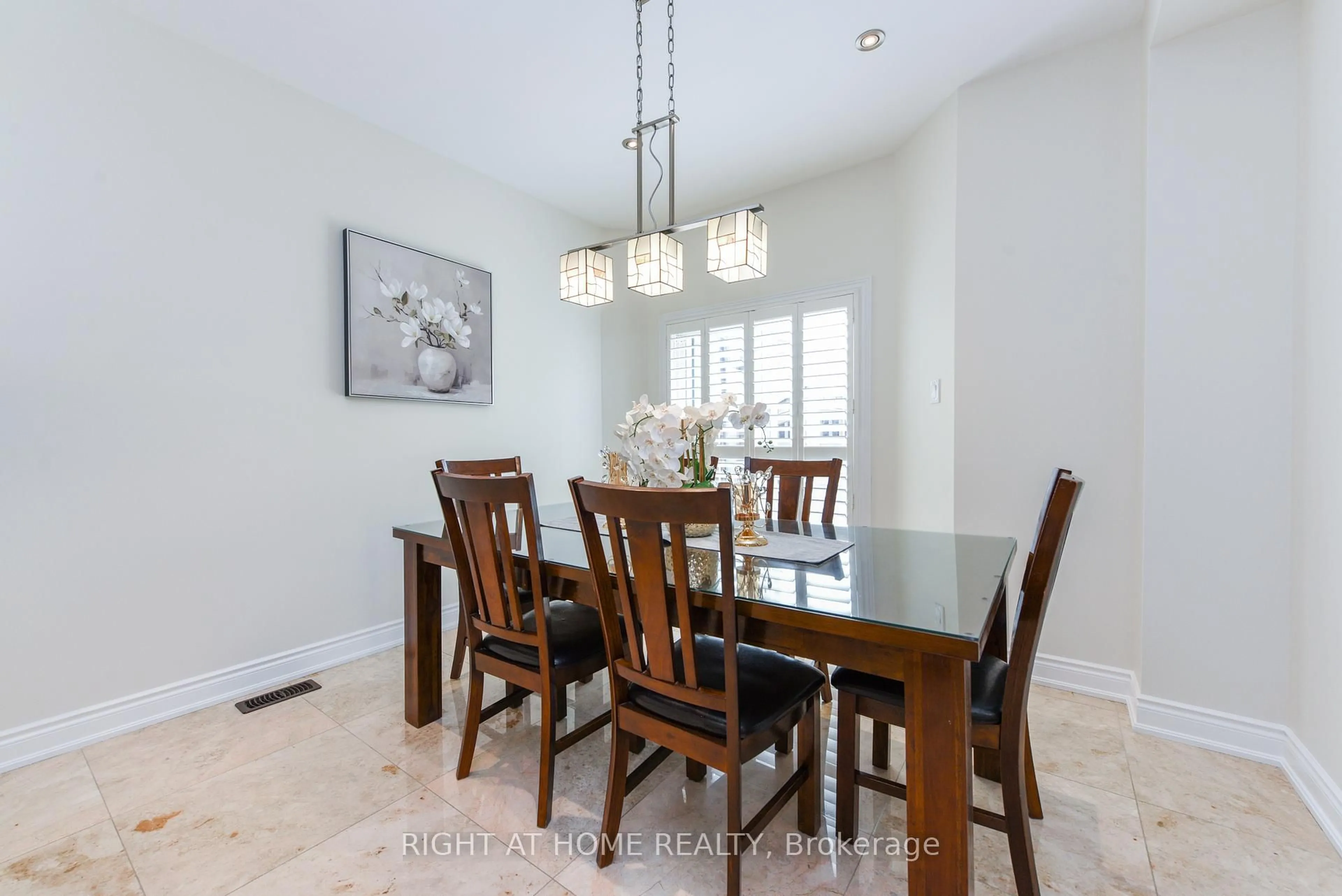 Dining room, unknown for 7148 Wrigley Crt, Mississauga Ontario L5W 0C8
