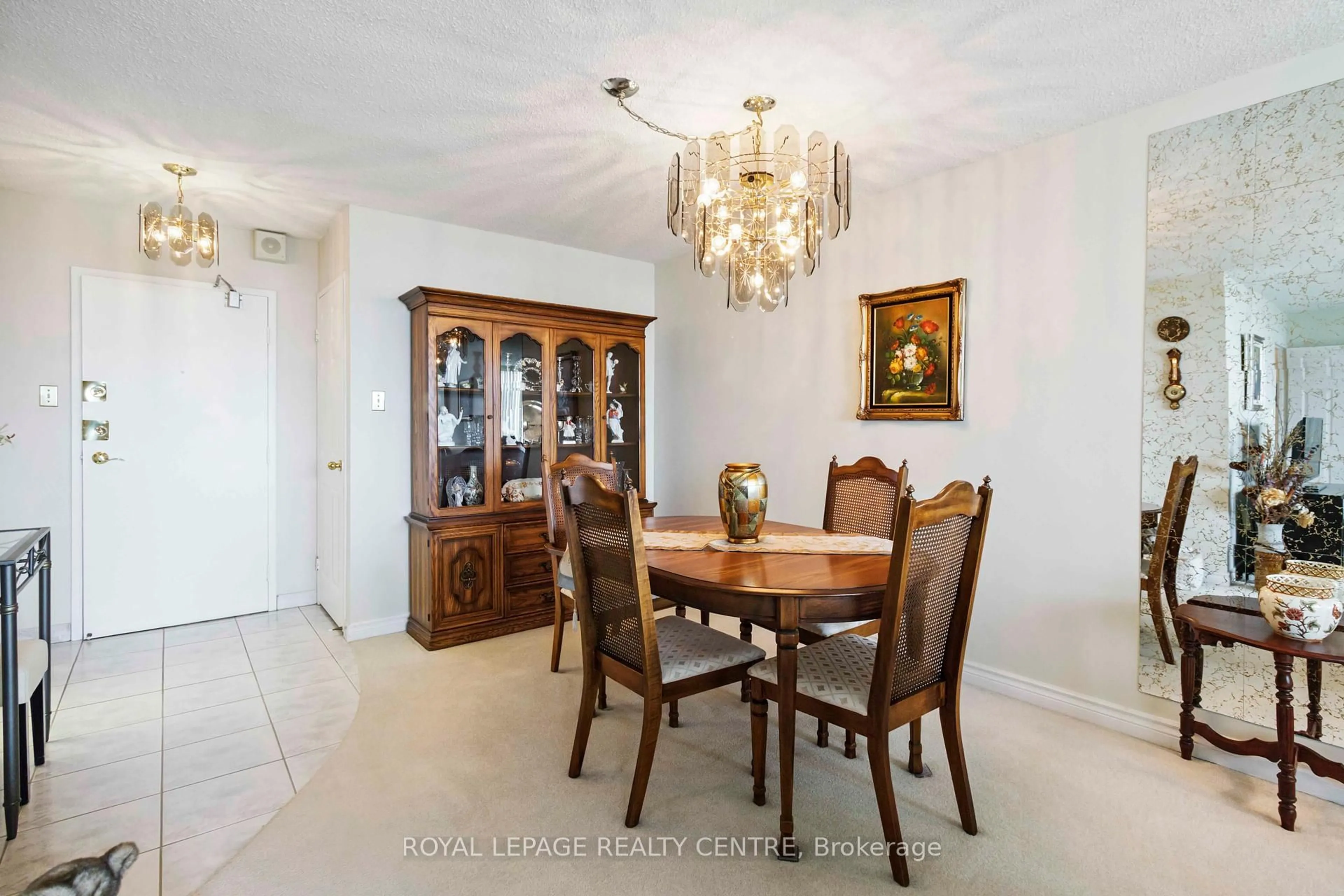 Dining room, ceramic/tile floor for 3100 Kirwin Ave #1808, Mississauga Ontario L5A 3S6