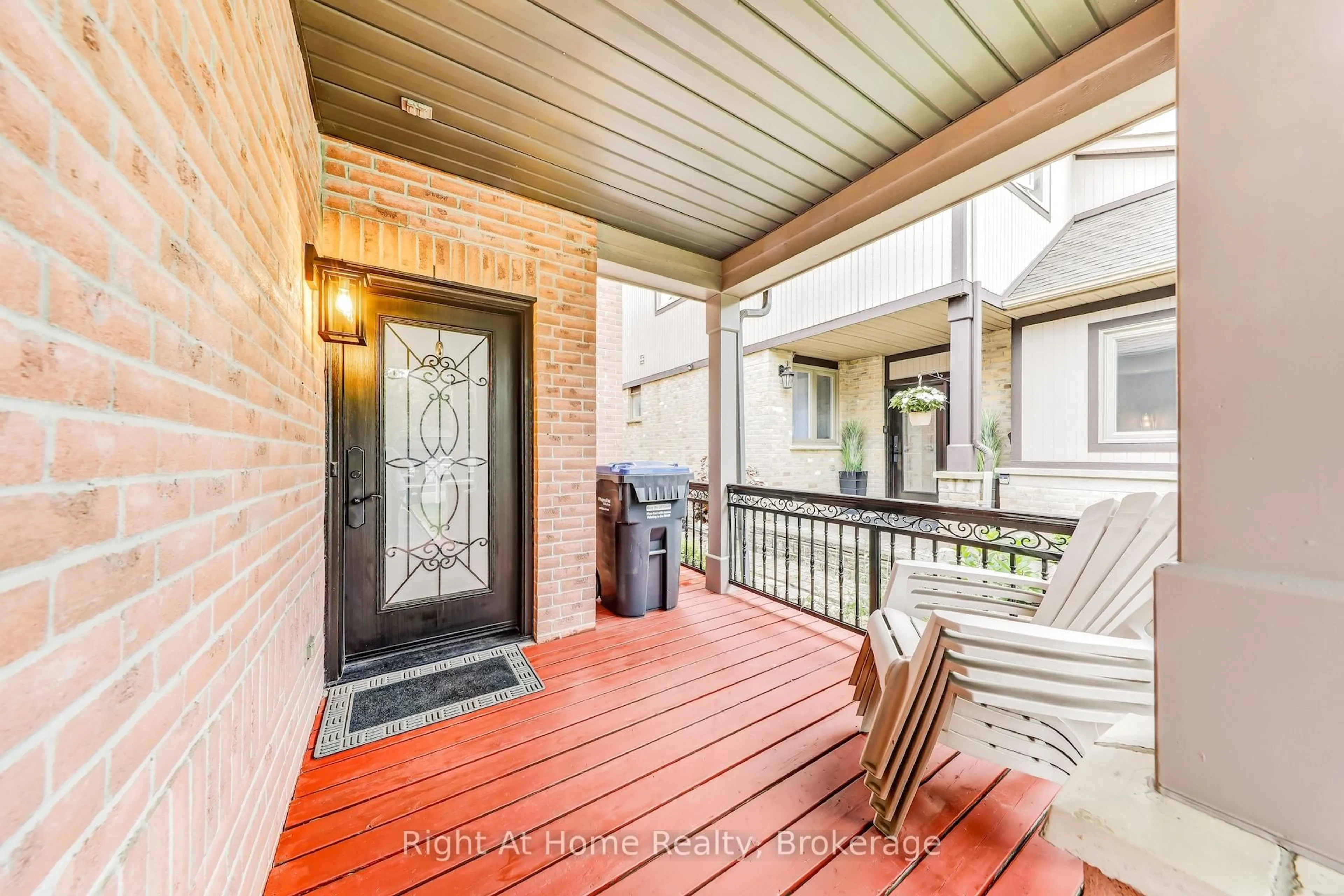 Indoor entryway for 1885 Stevington Cres, Mississauga Ontario L5N 7S5