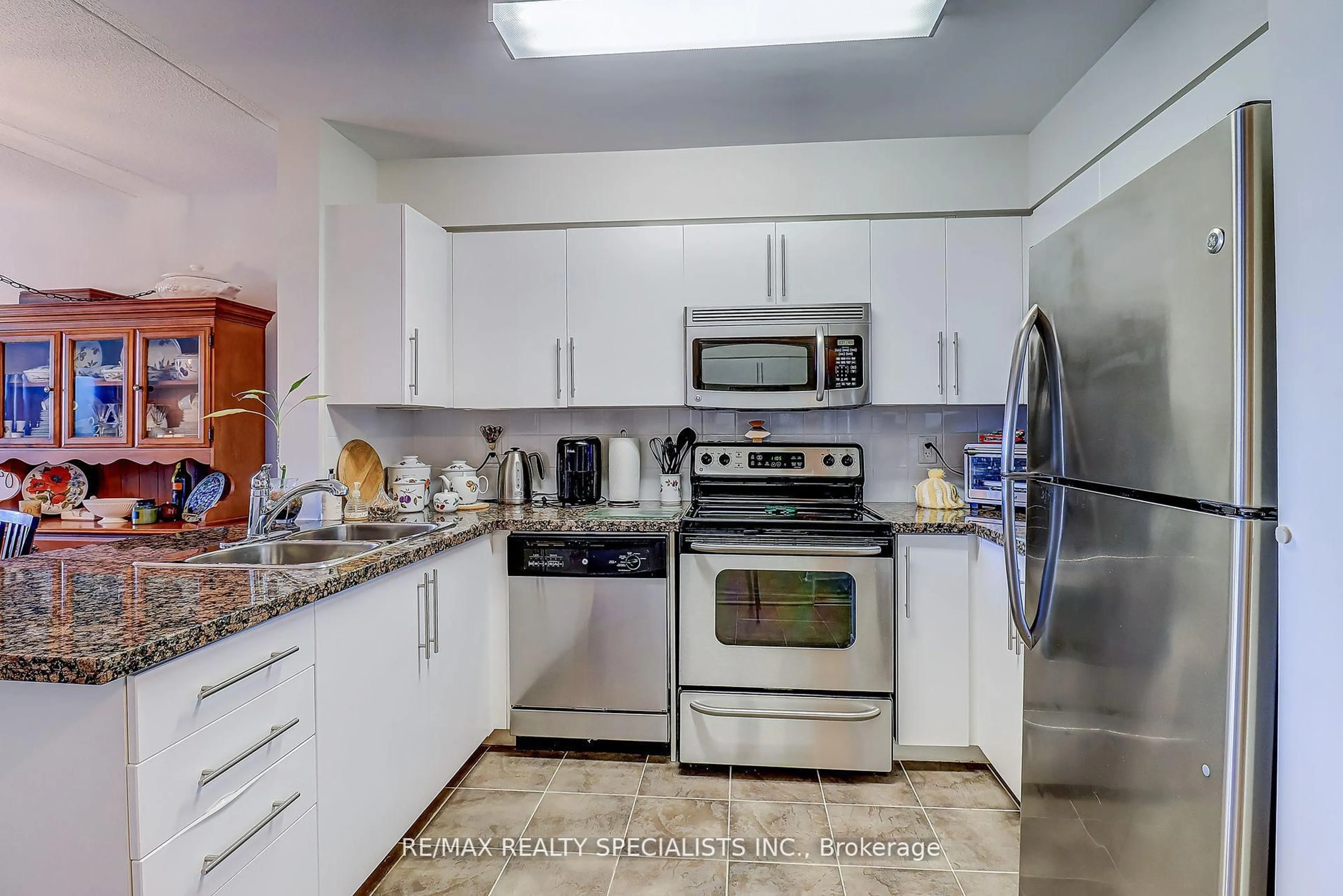 Standard kitchen, unknown for 55 Via Rosedale #201, Brampton Ontario L6R 0V1
