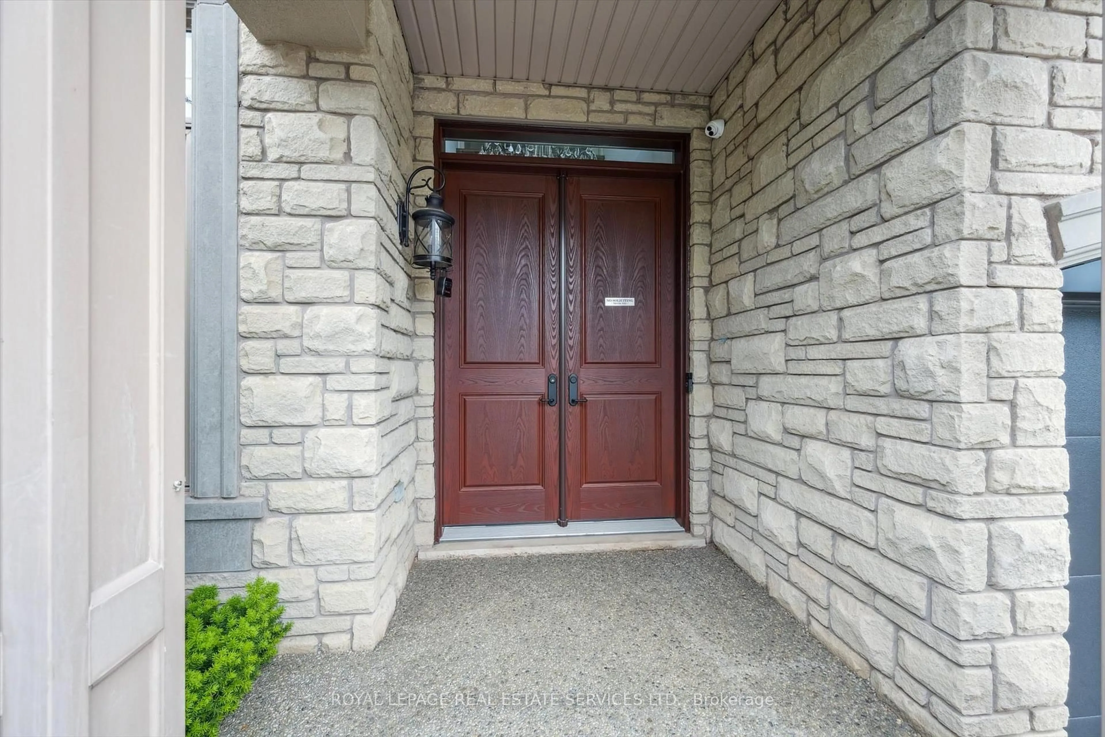 Indoor entryway for 3168 Saddleworth Cres, Oakville Ontario L6M 0A8