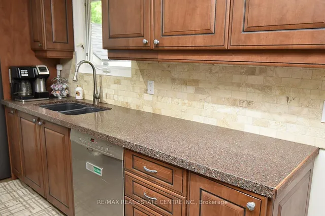 Additional image 10 of 405 Erindale Dr