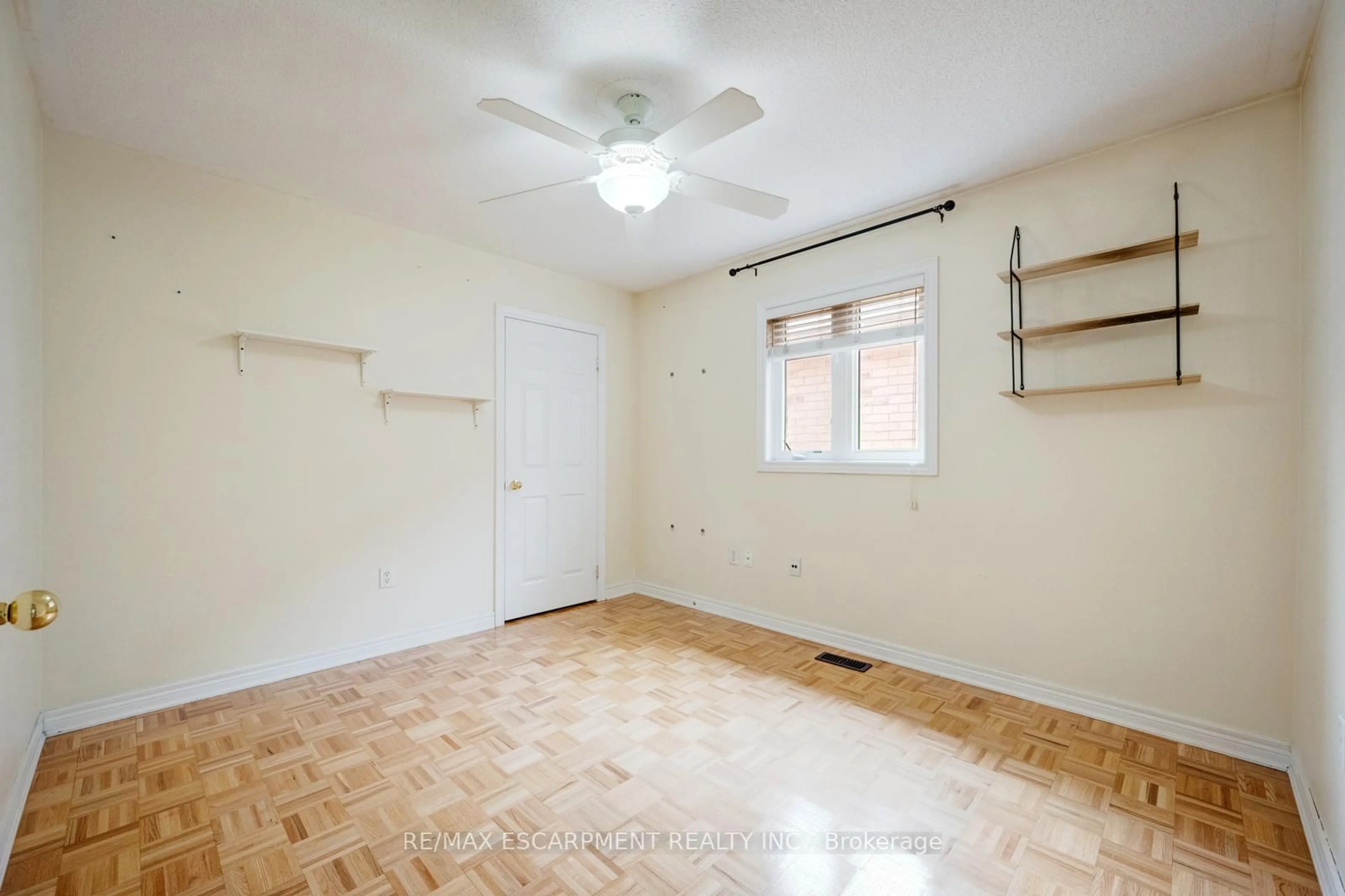 A pic of a room for 27 Putnam Dr, Brampton Ontario L7A 3S9