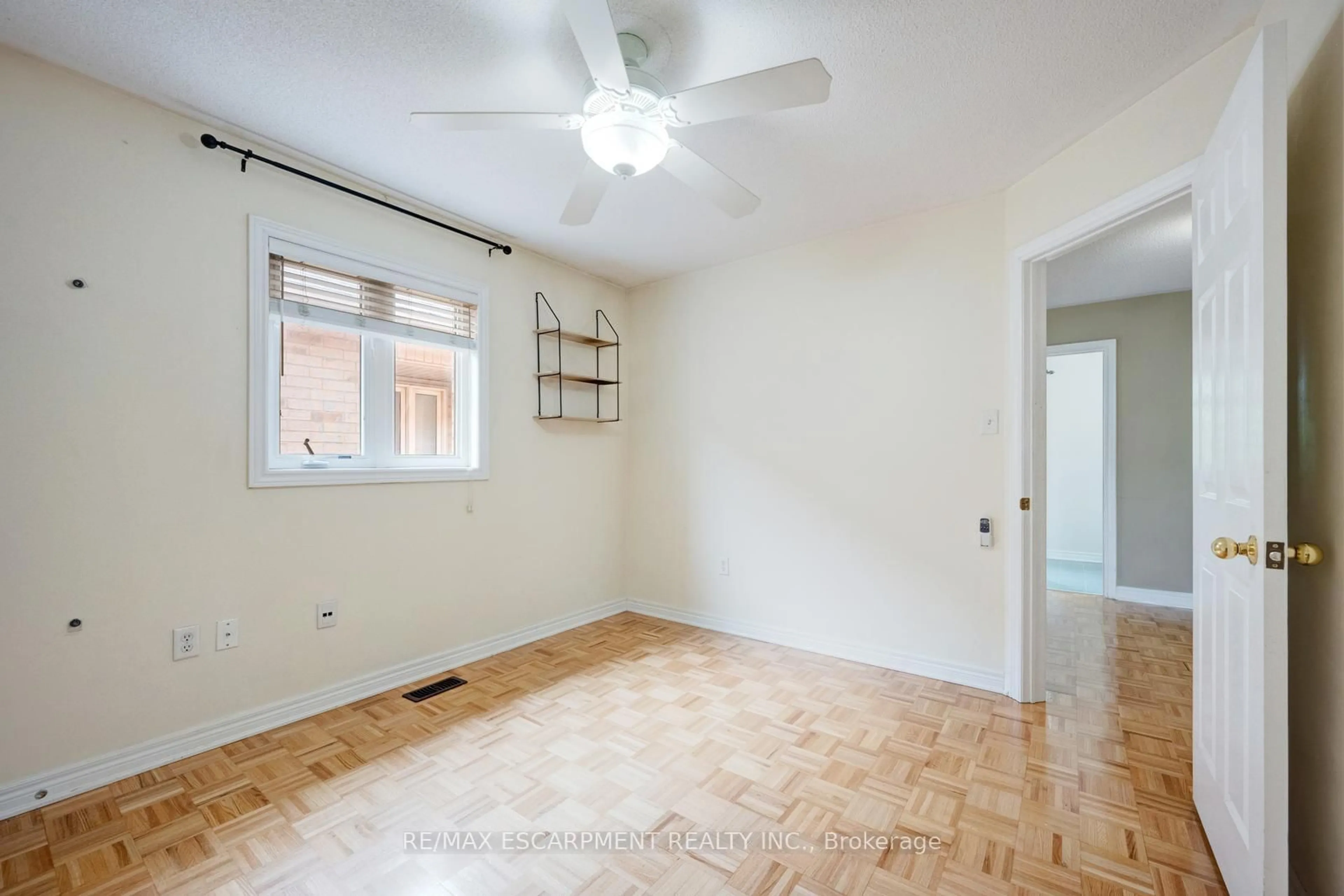 A pic of a room for 27 Putnam Dr, Brampton Ontario L7A 3S9
