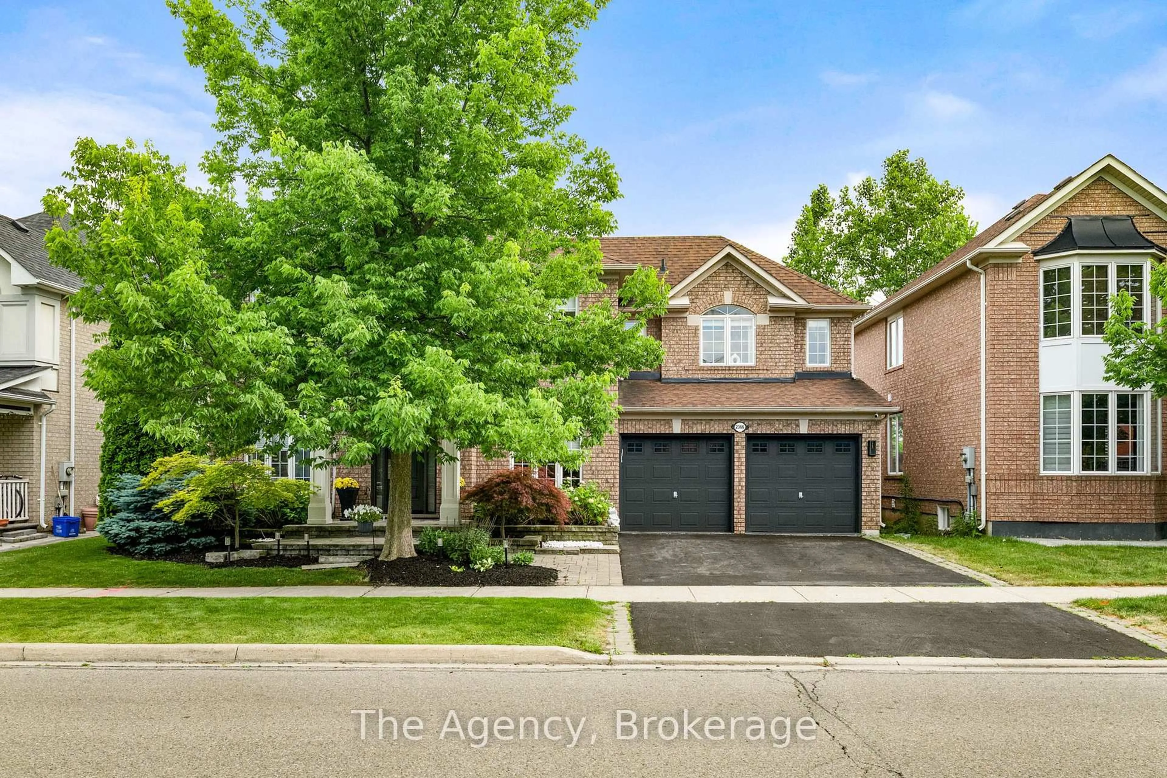 Home with brick exterior material, street for 2366 Valleyridge Dr, Oakville Ontario L6M 5C3