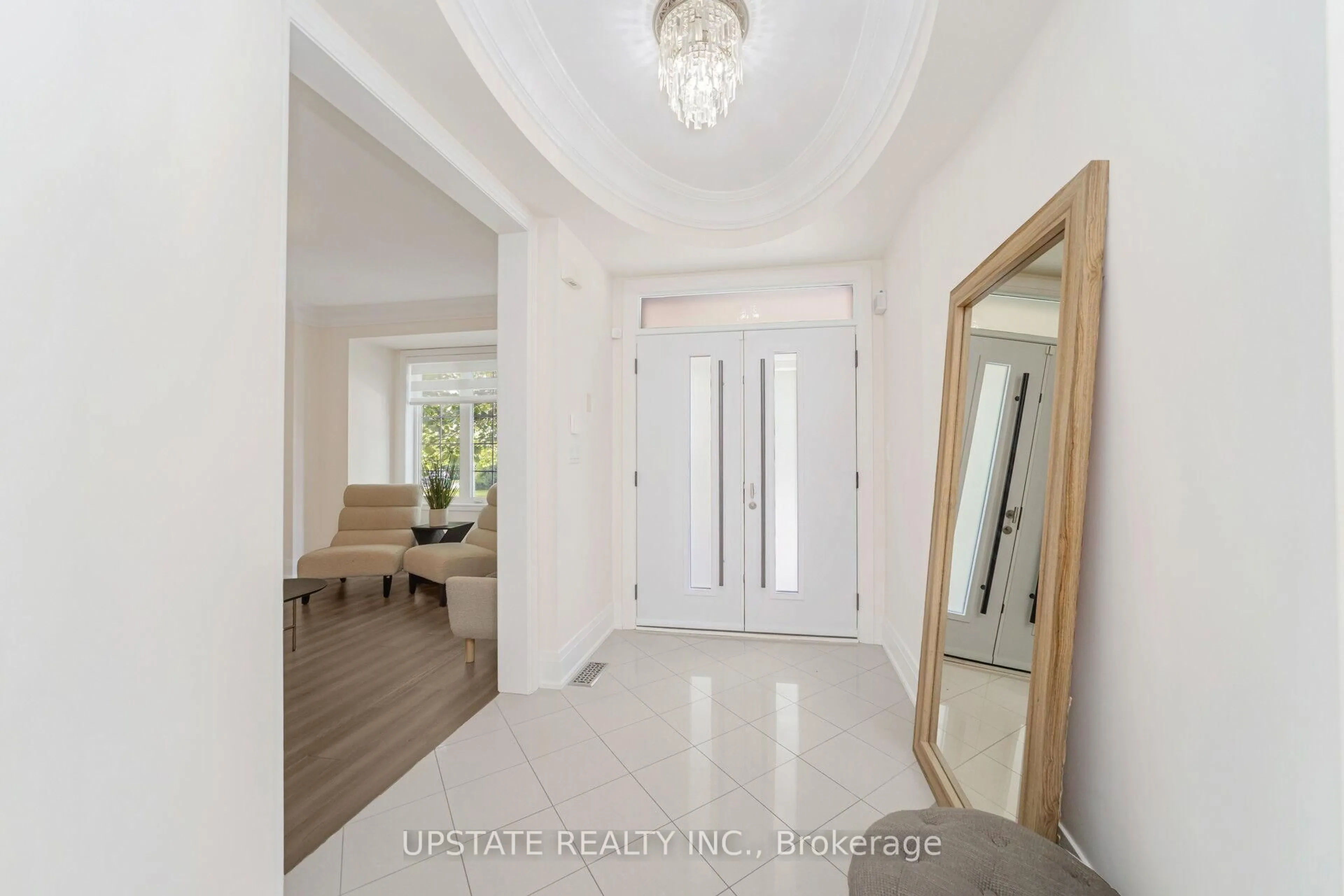 Indoor entryway for 32 Cottonfield Circ, Caledon Ontario L7C 3M9