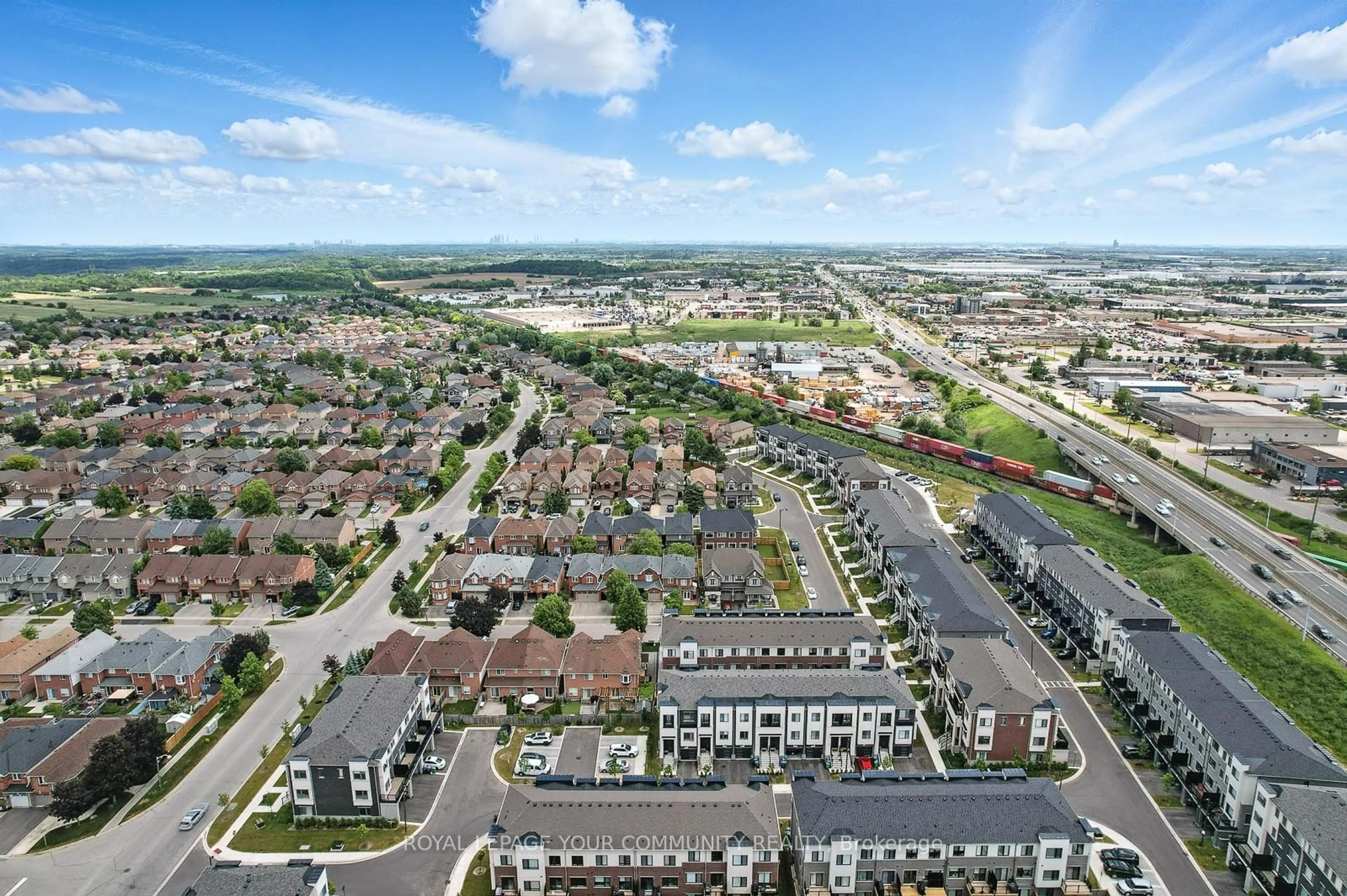 A pic from outside/outdoor area/front of a property/back of a property/a pic from drone, street for 19 Heathrow Lane, Caledon Ontario L7E 2E1