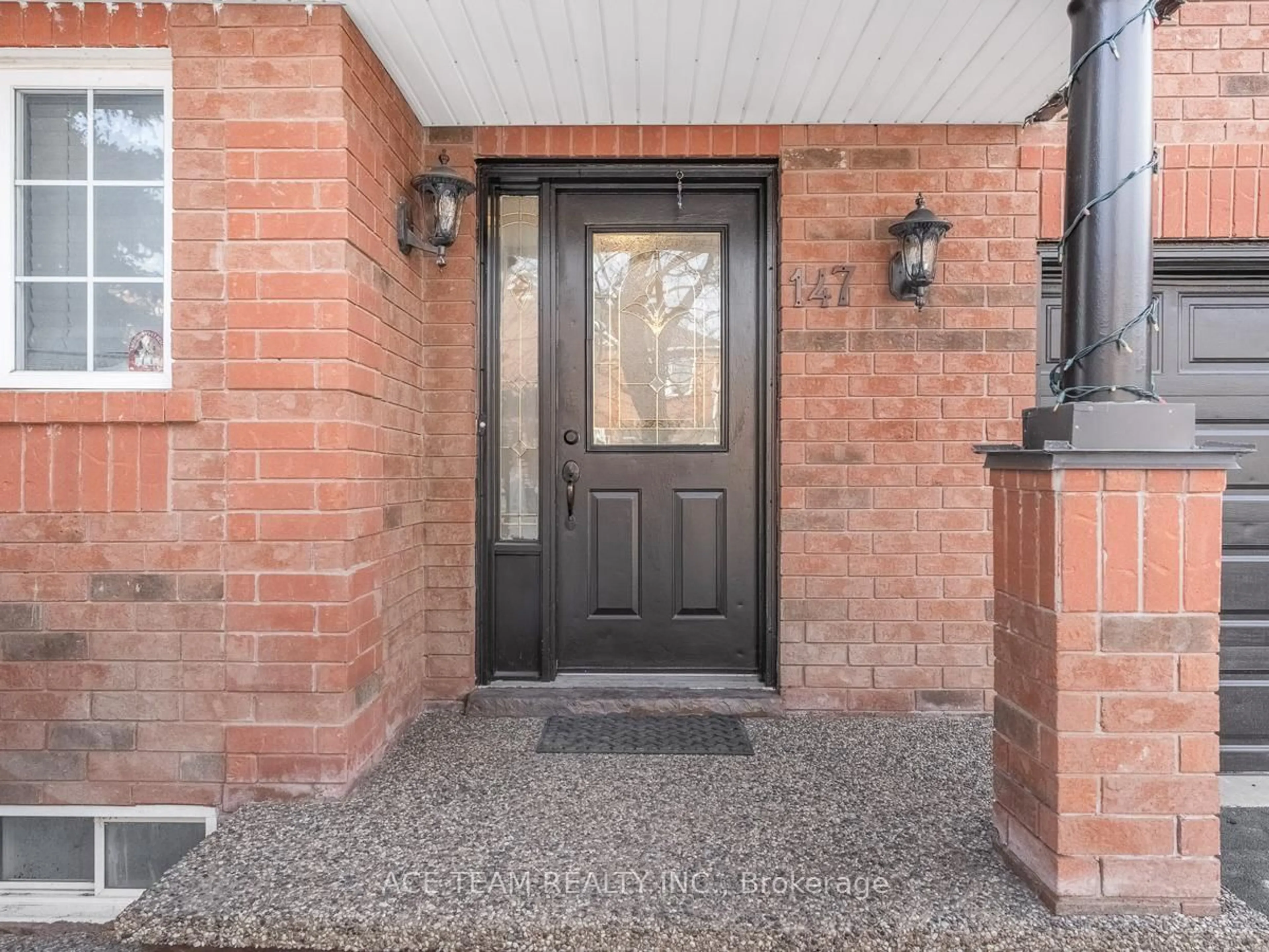 Indoor entryway for 147 Hanton Cres, Caledon Ontario L7E 2C8