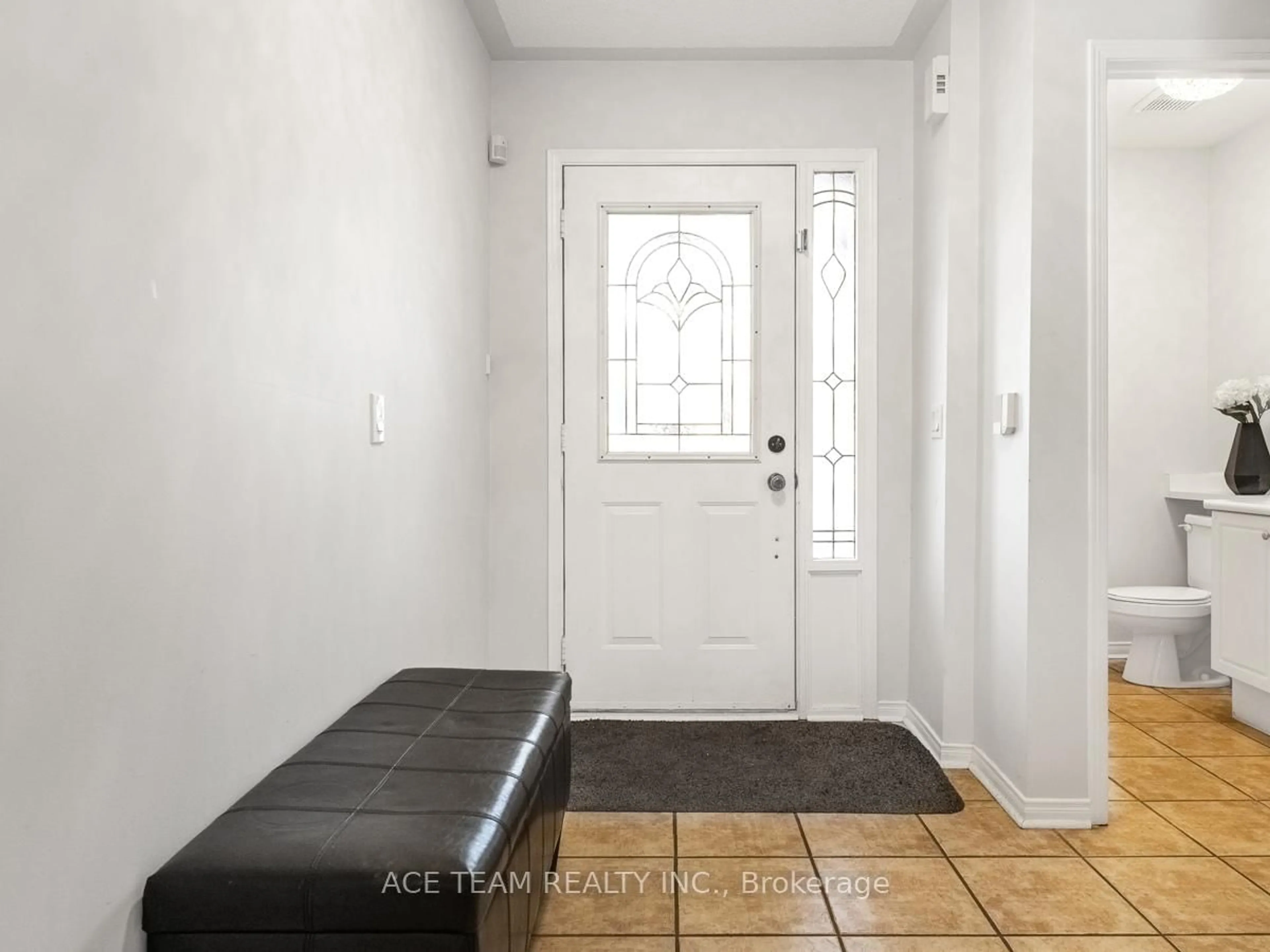 Indoor entryway for 147 Hanton Cres, Caledon Ontario L7E 2C8