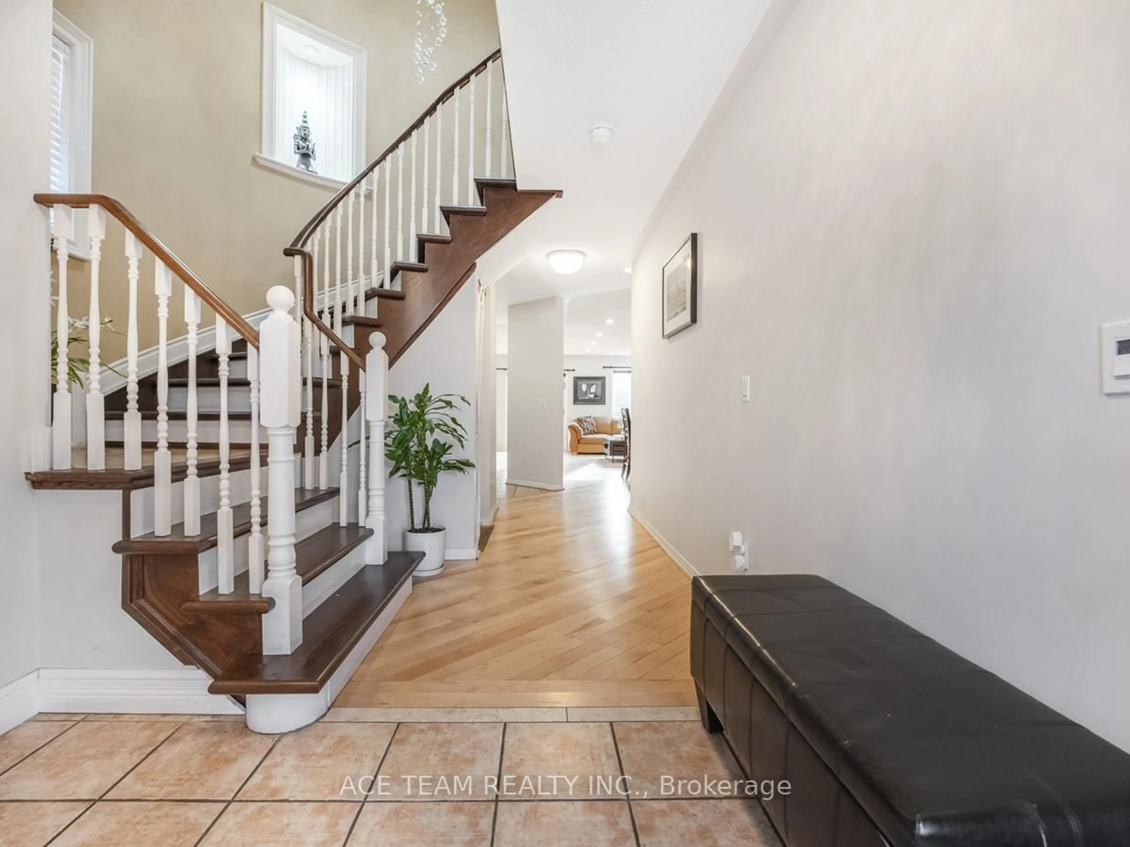 Indoor entryway for 147 Hanton Cres, Caledon Ontario L7E 2C8