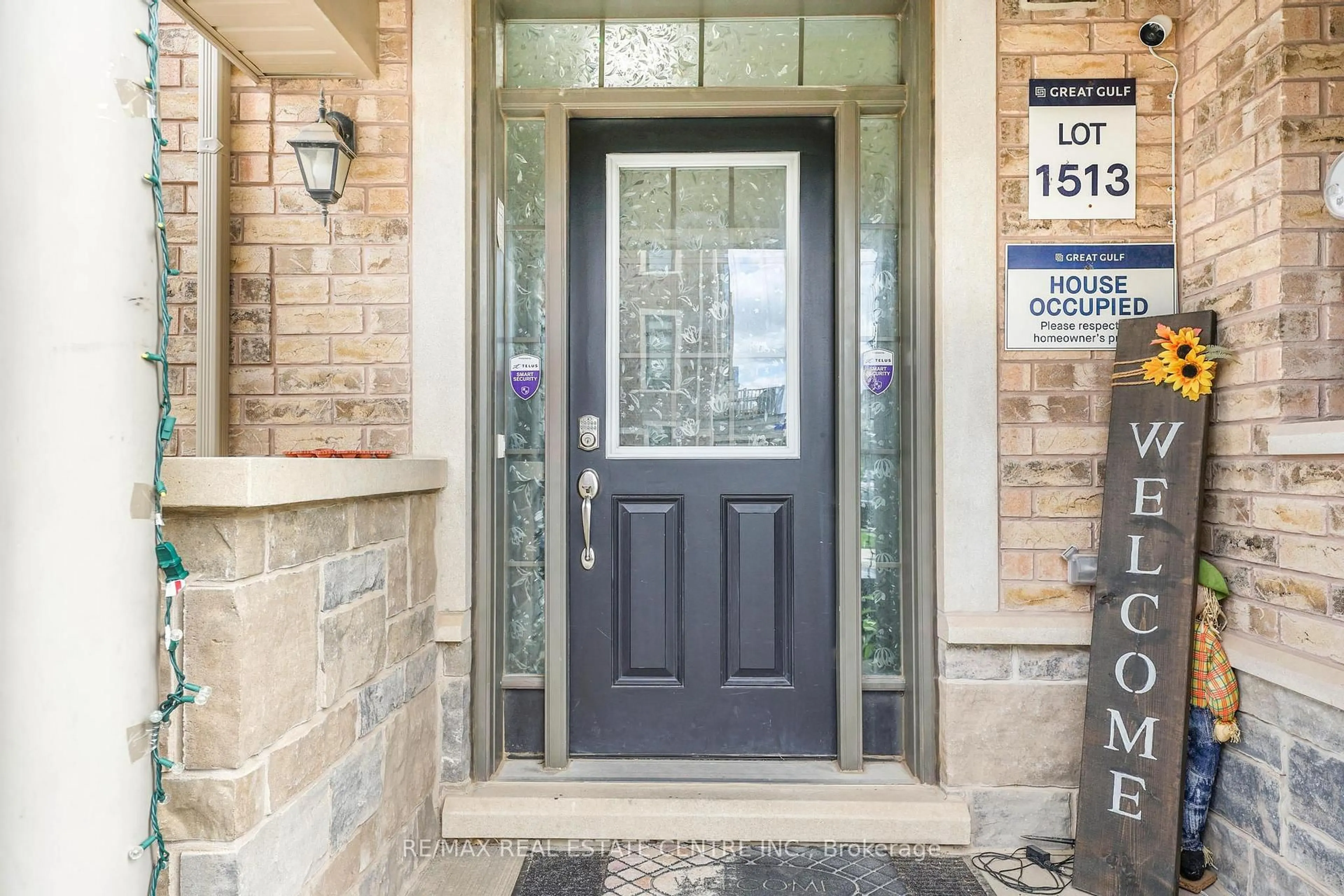 Indoor entryway for 474 Sheaffe Pl, Milton Ontario L9E 1J9