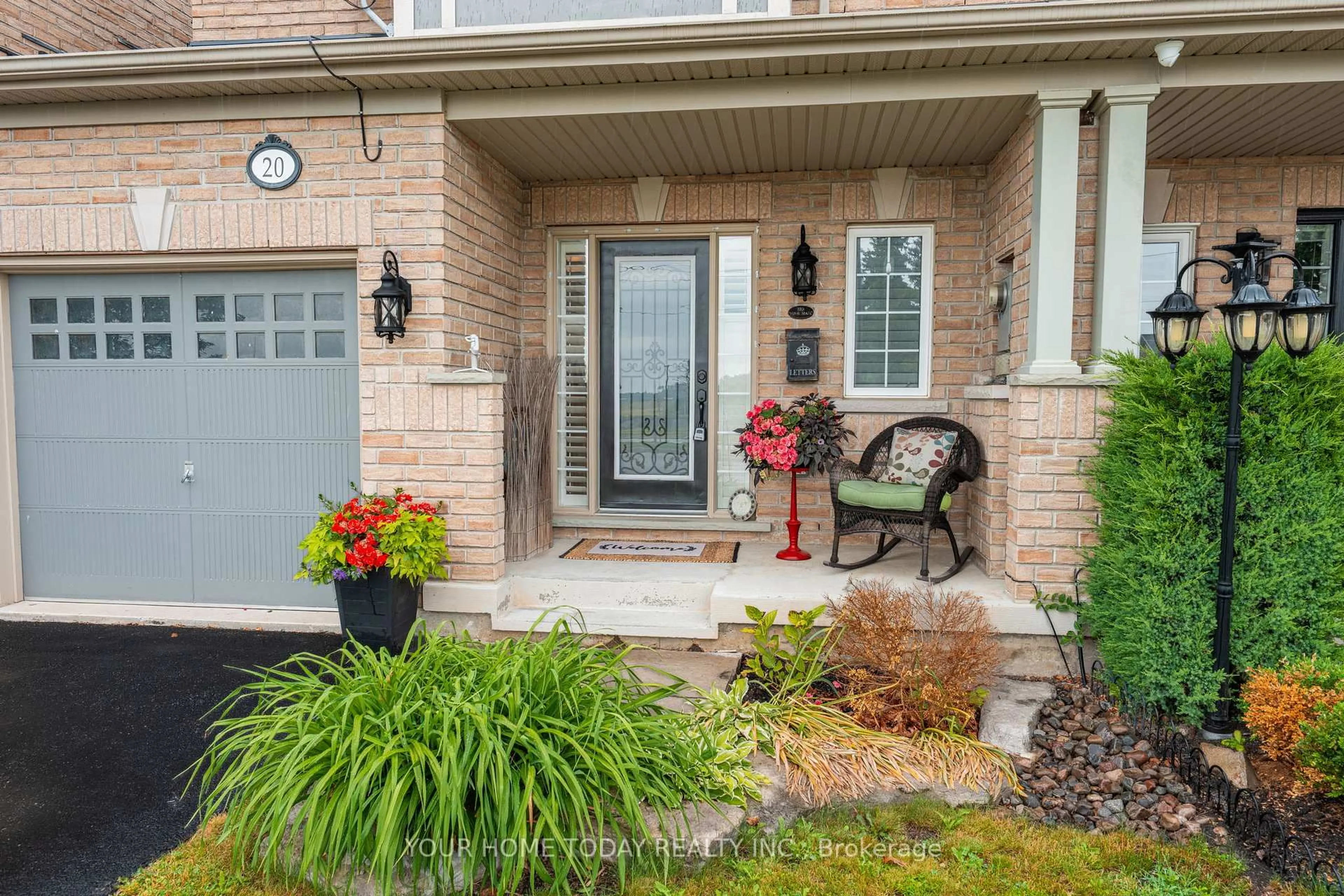 Indoor entryway for 20 Chetholme Pl, Halton Hills Ontario L7G 0E1