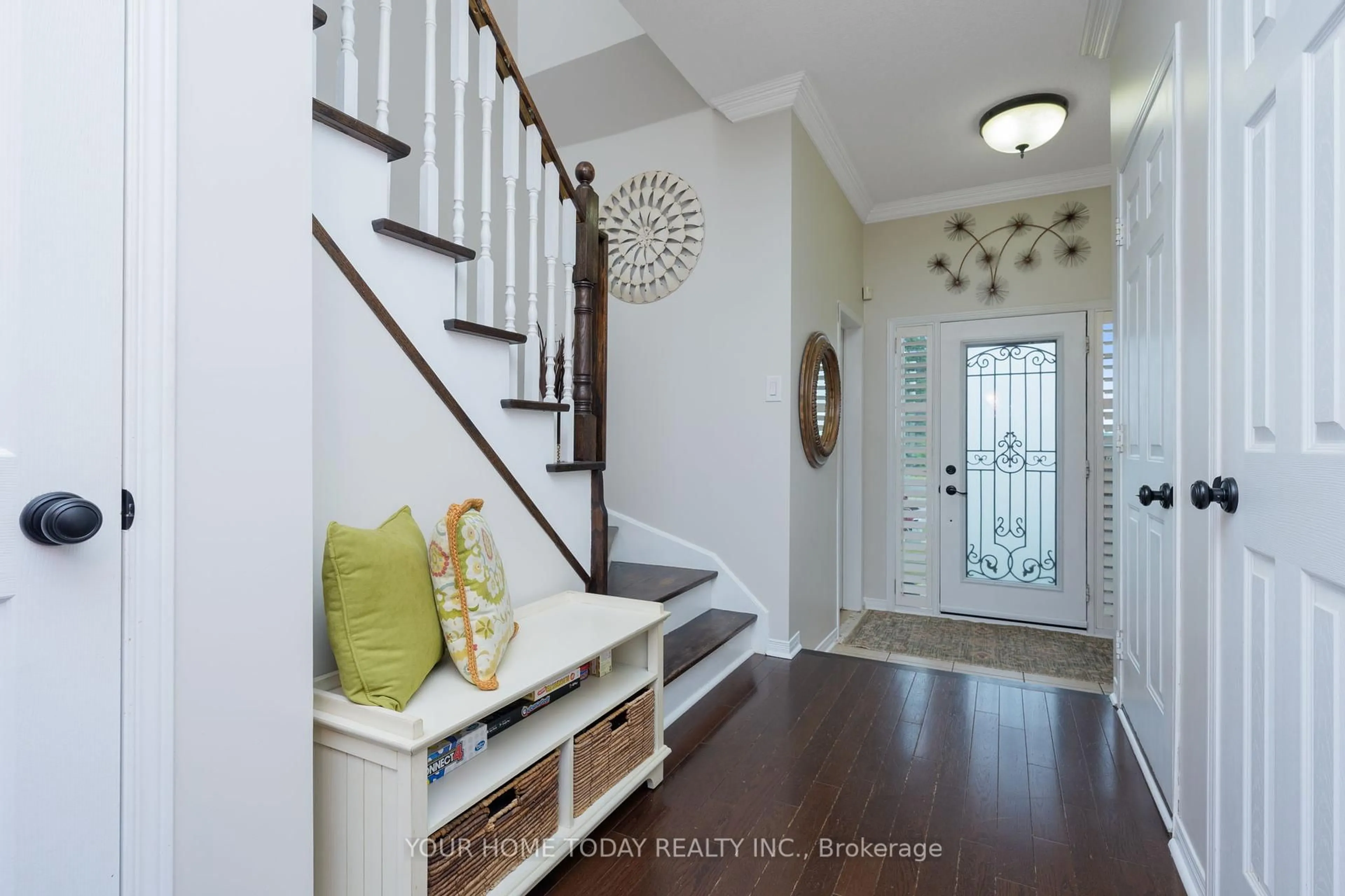 Indoor entryway for 20 Chetholme Pl, Halton Hills Ontario L7G 0E1