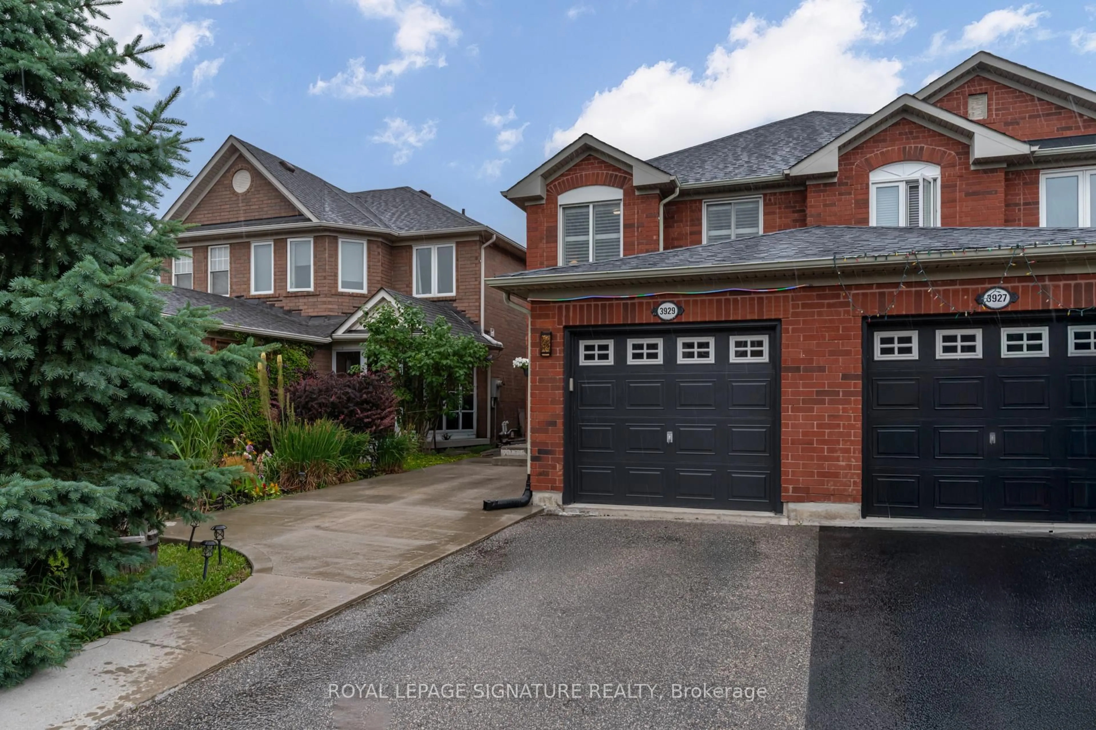Home with brick exterior material, street for 3929 Milkwood Cres, Mississauga Ontario L5N 8H2