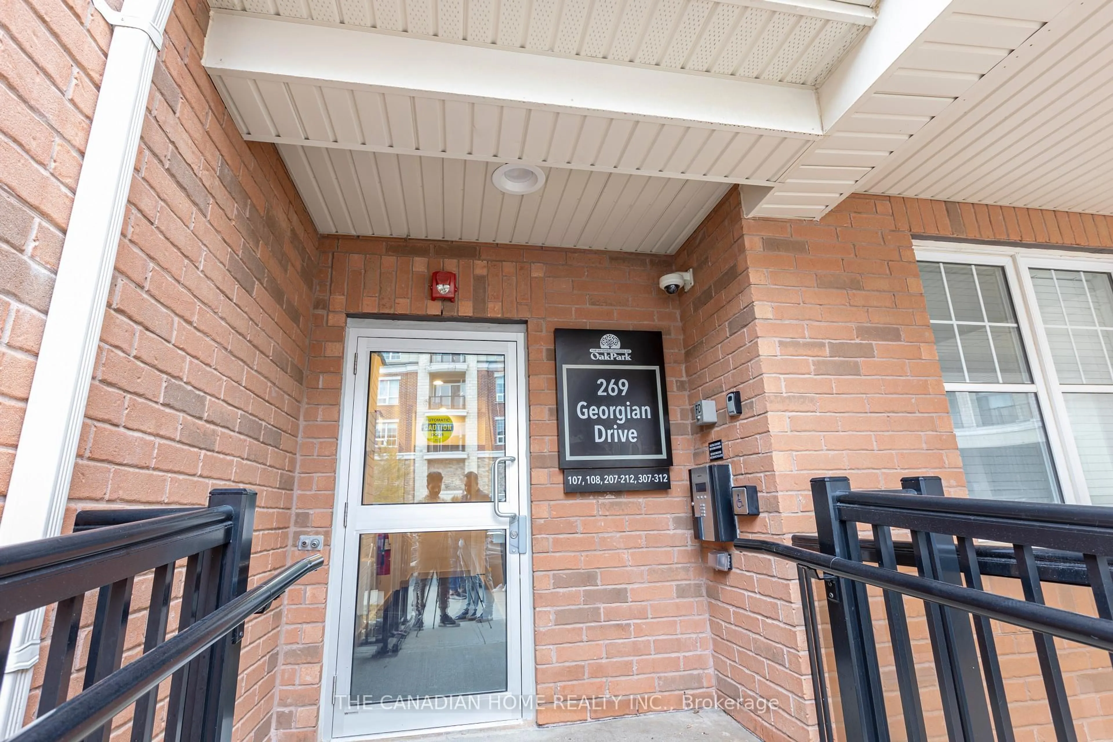 Indoor foyer for 269 Georgian Dr #208, Oakville Ontario L6H 0L1
