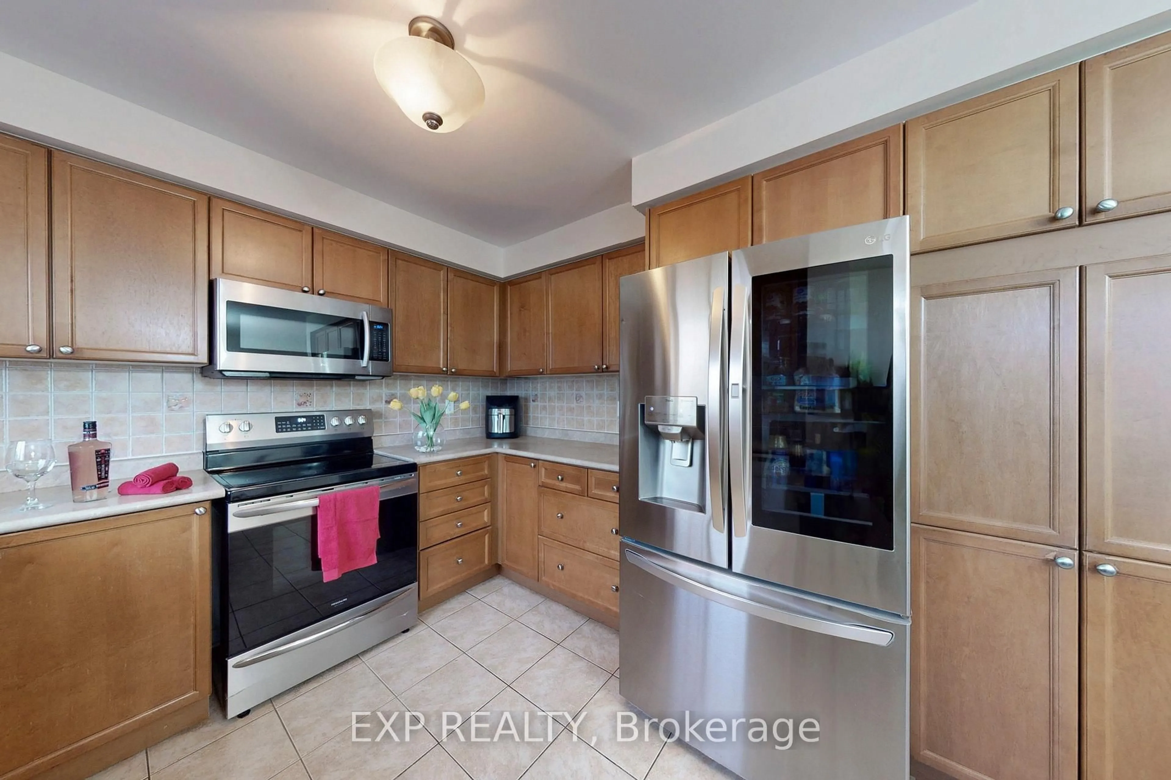 Standard kitchen, unknown for 95 Decker Hollow Circ, Brampton Ontario L6X 0L5