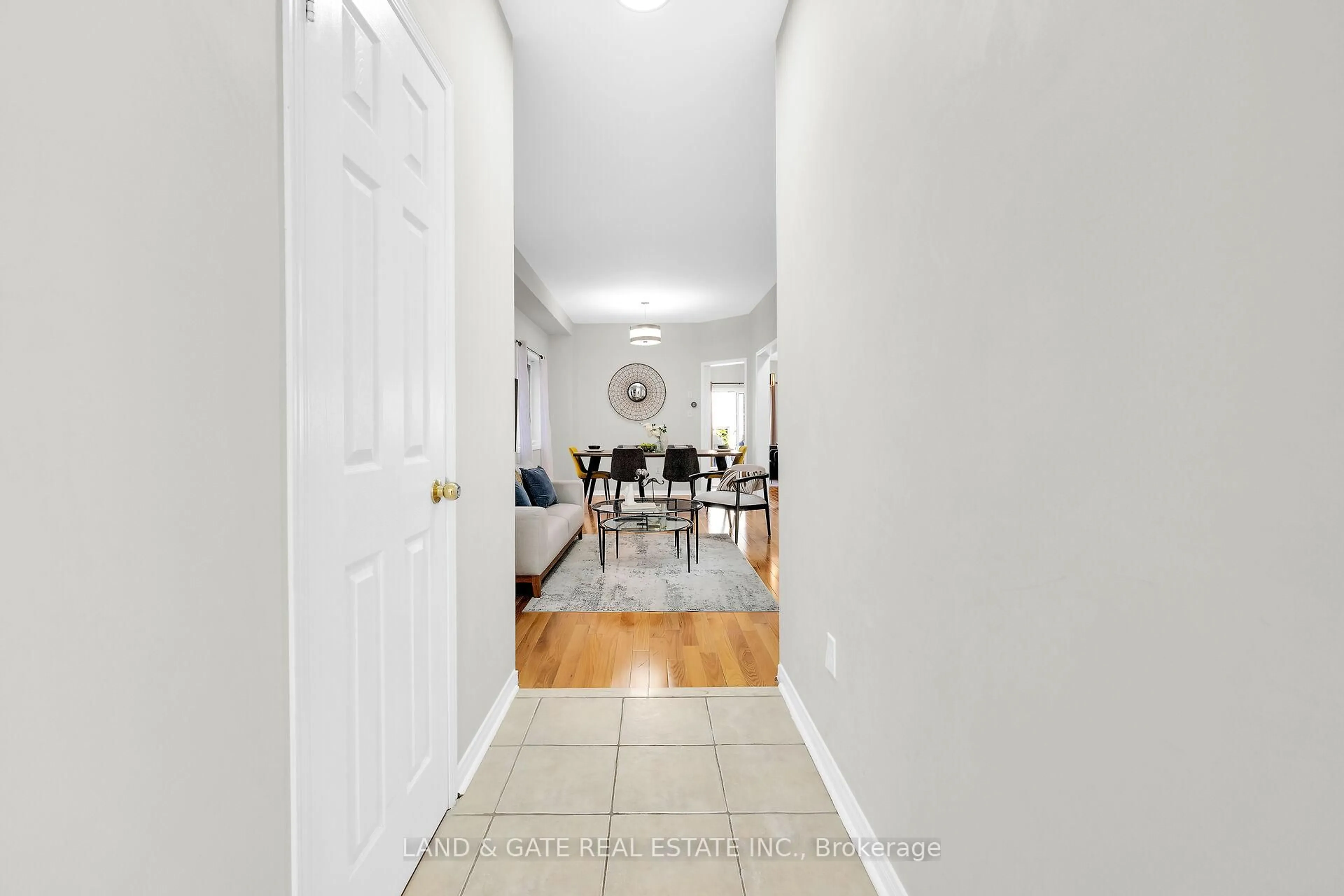 Indoor entryway for 100 Kilrea Way, Brampton Ontario L6X 0R3