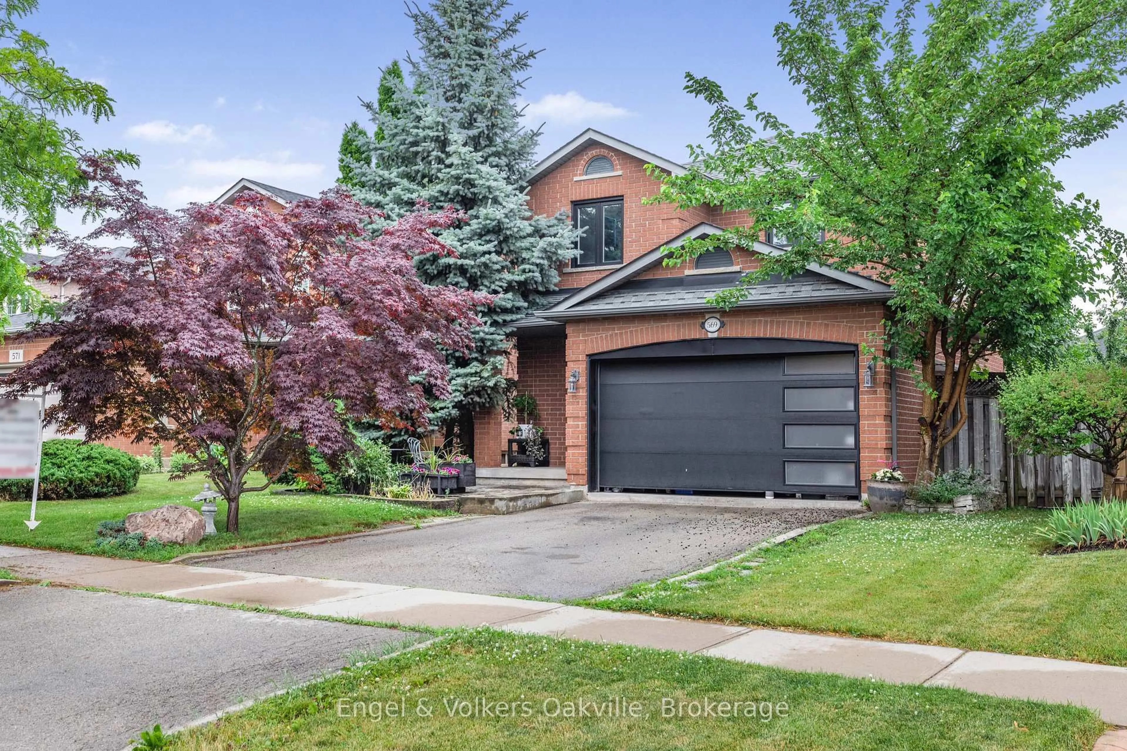 Home with brick exterior material, street for 569 Phoebe Cres, Burlington Ontario L7L 6H7
