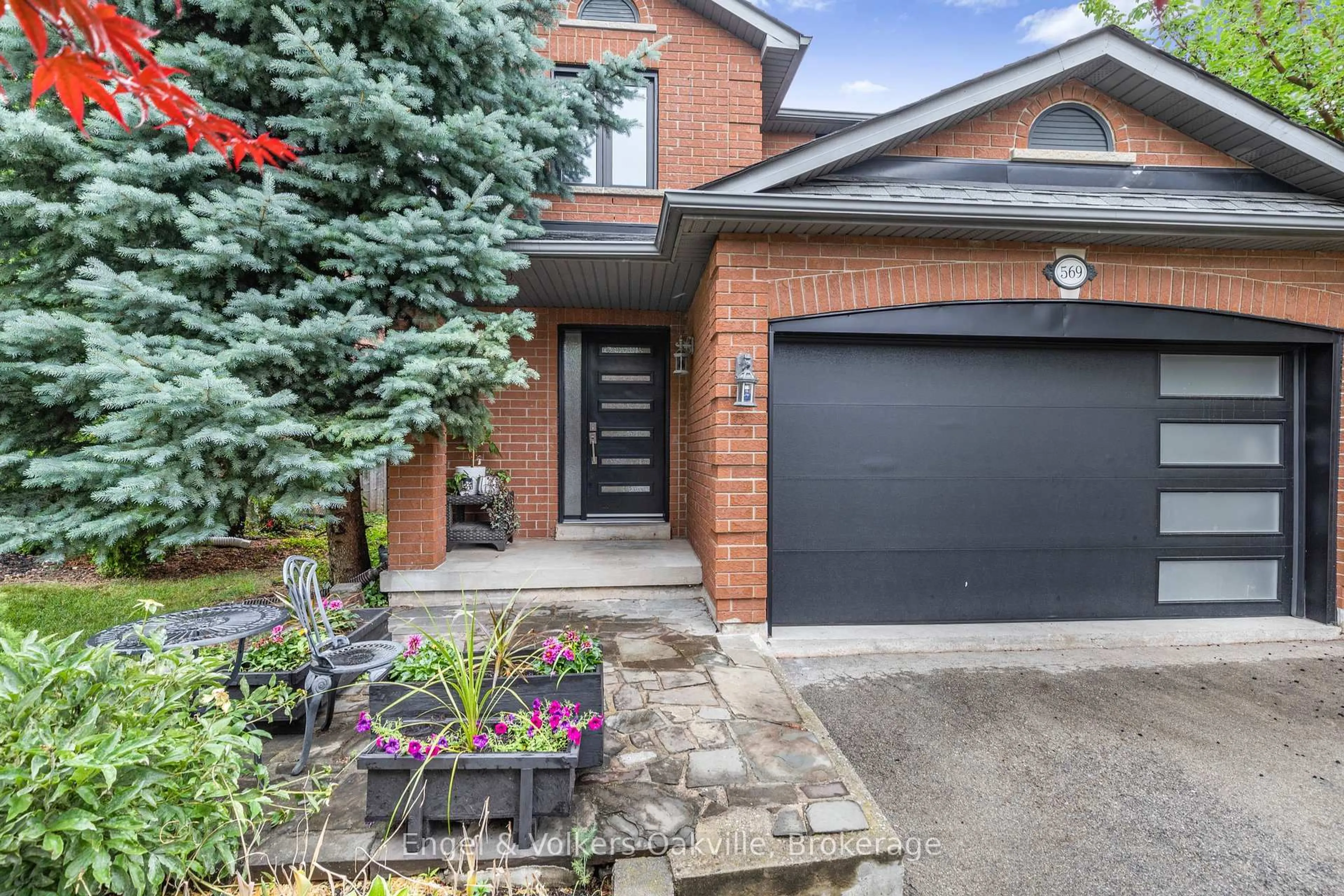 Home with brick exterior material, street for 569 Phoebe Cres, Burlington Ontario L7L 6H7
