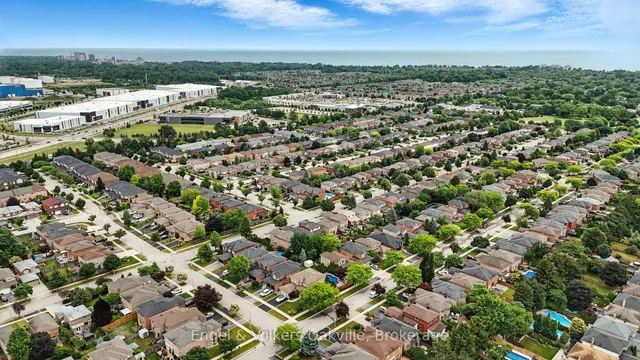 Primary image of 569 Phoebe Cres