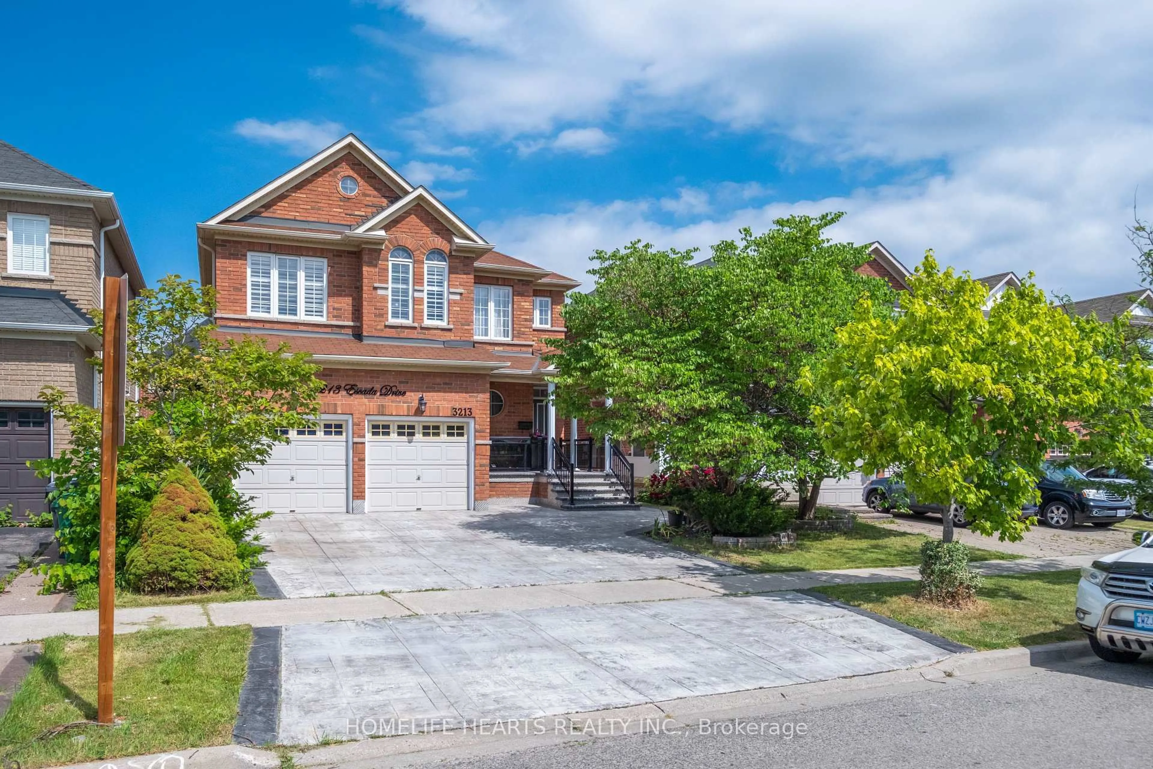 Home with brick exterior material, street for 3213 Escada Dr, Mississauga Ontario L5M 7V6