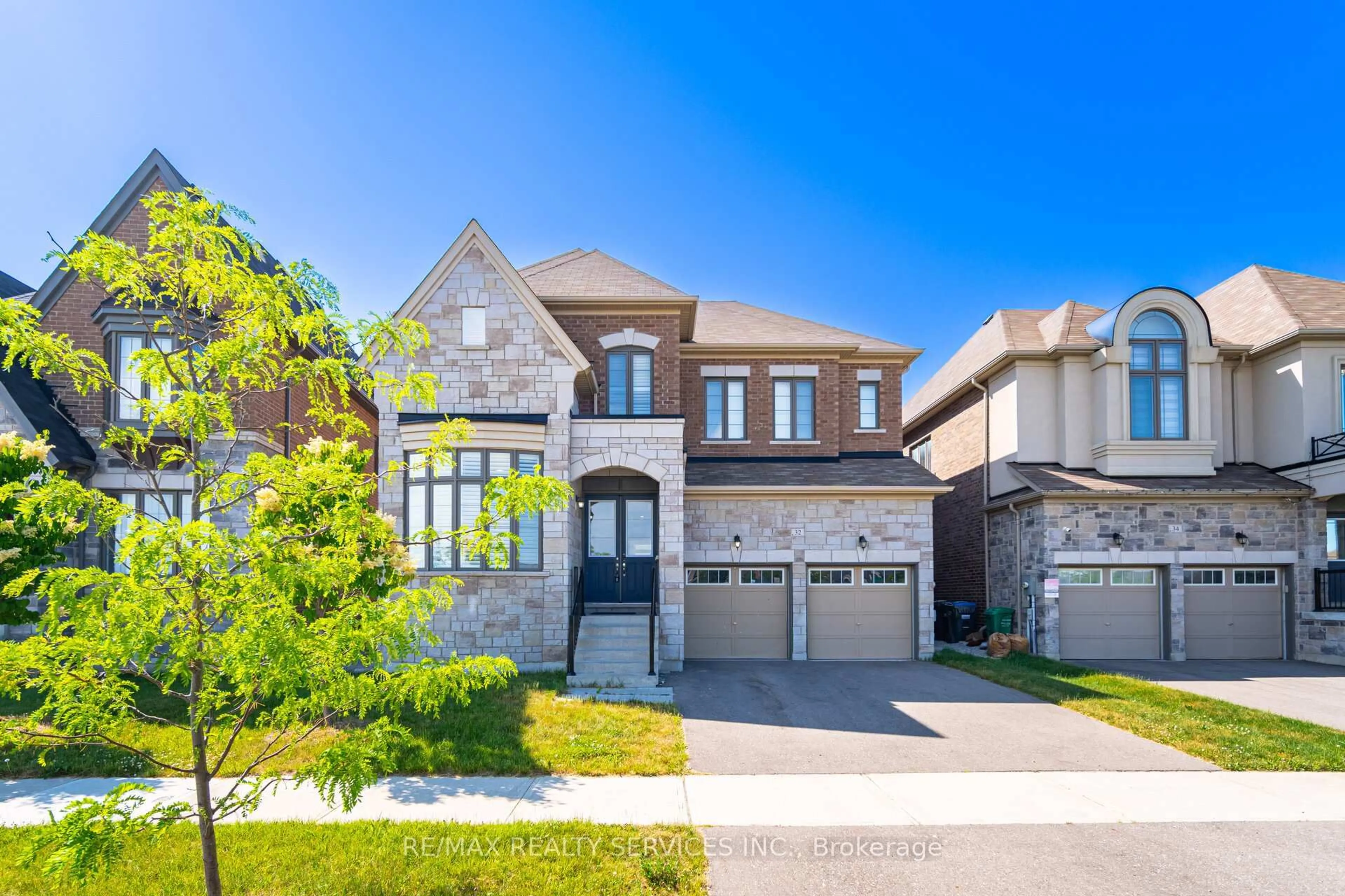 Home with brick exterior material, street for 32 Albert Spencer Ave, Caledon Ontario L7C 4G4