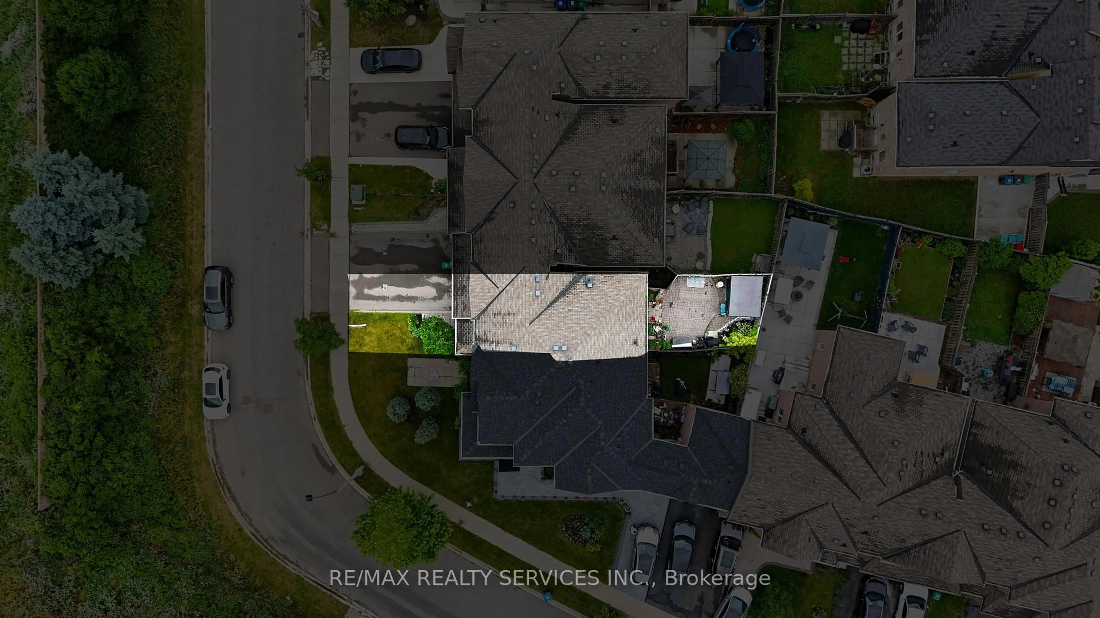 A pic from outside/outdoor area/front of a property/back of a property/a pic from drone, street for 91 Crystal Glen Cres, Brampton Ontario L6X 0K8