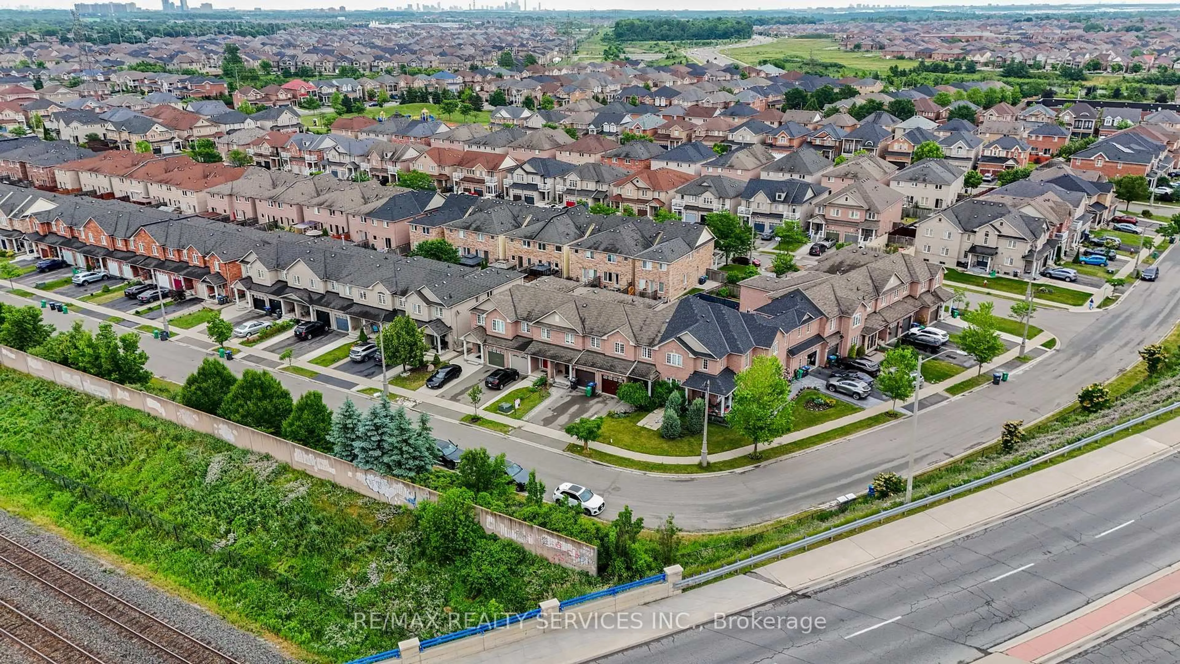 A pic from outside/outdoor area/front of a property/back of a property/a pic from drone, street for 91 Crystal Glen Cres, Brampton Ontario L6X 0K8