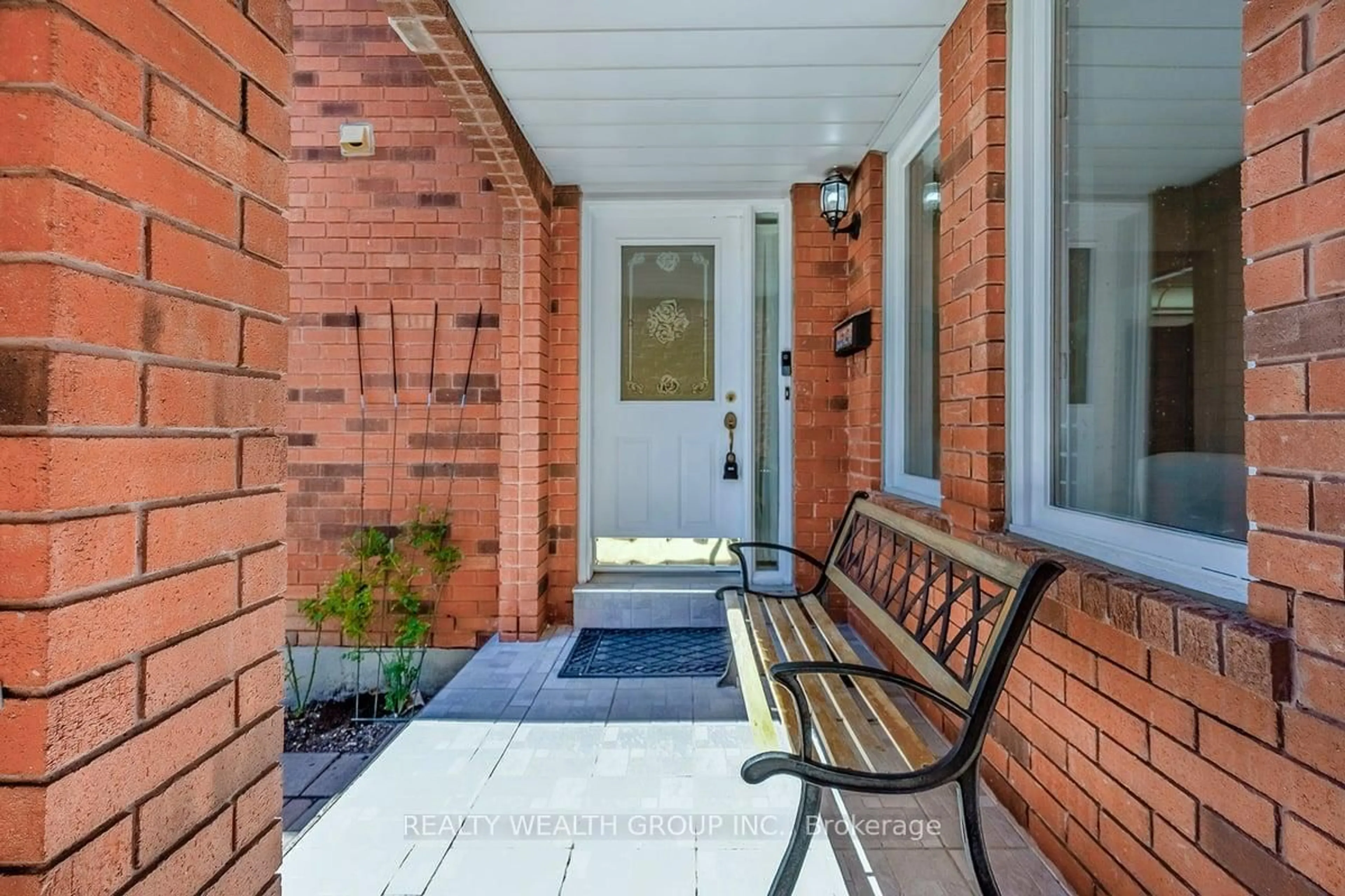 Patio, street for 1077 Windsor Hill Blvd, Mississauga Ontario L5V 1P4