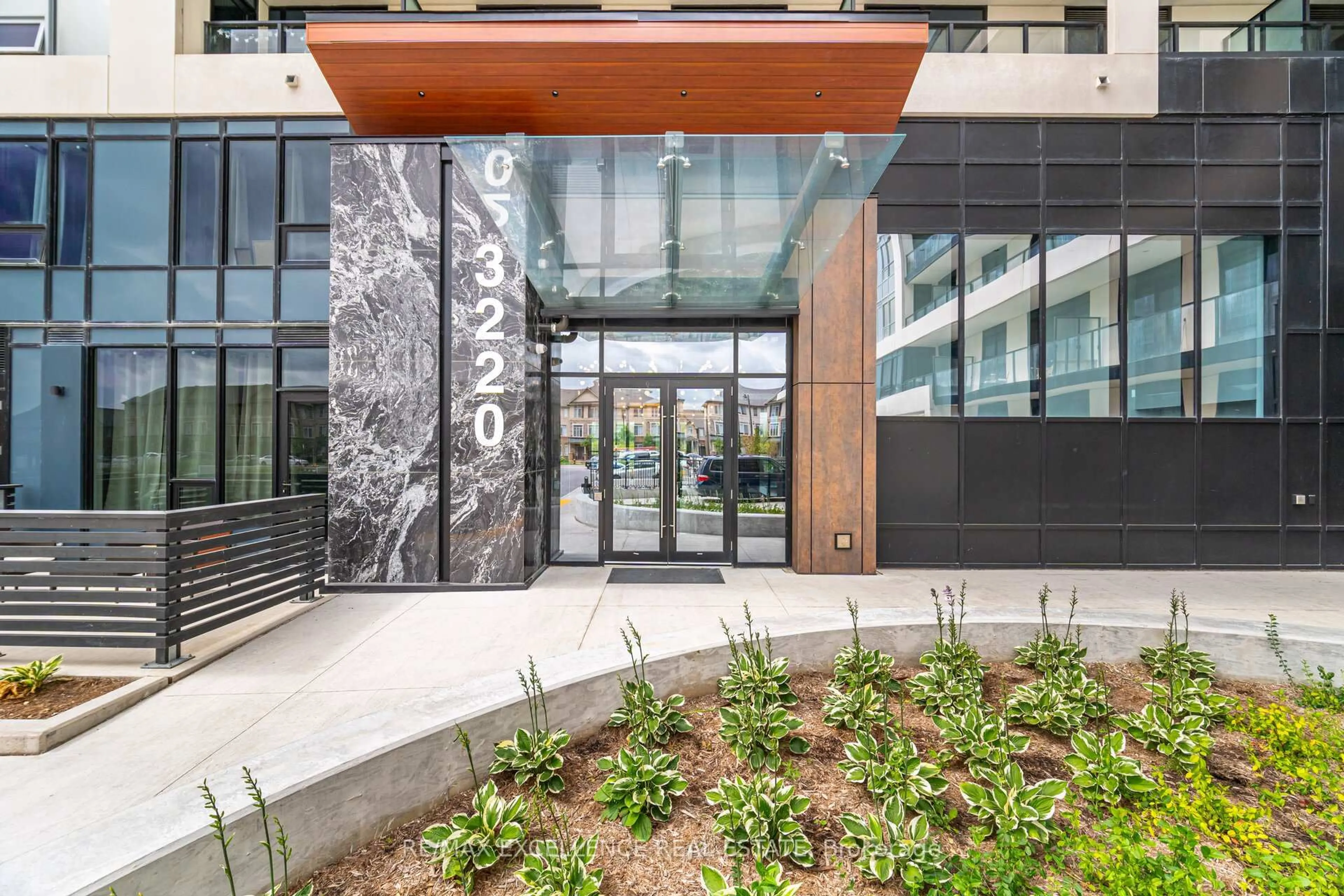 Indoor foyer for 3220 WILLIAM COLSTON Ave #2003, Oakville Ontario L6H 7C2