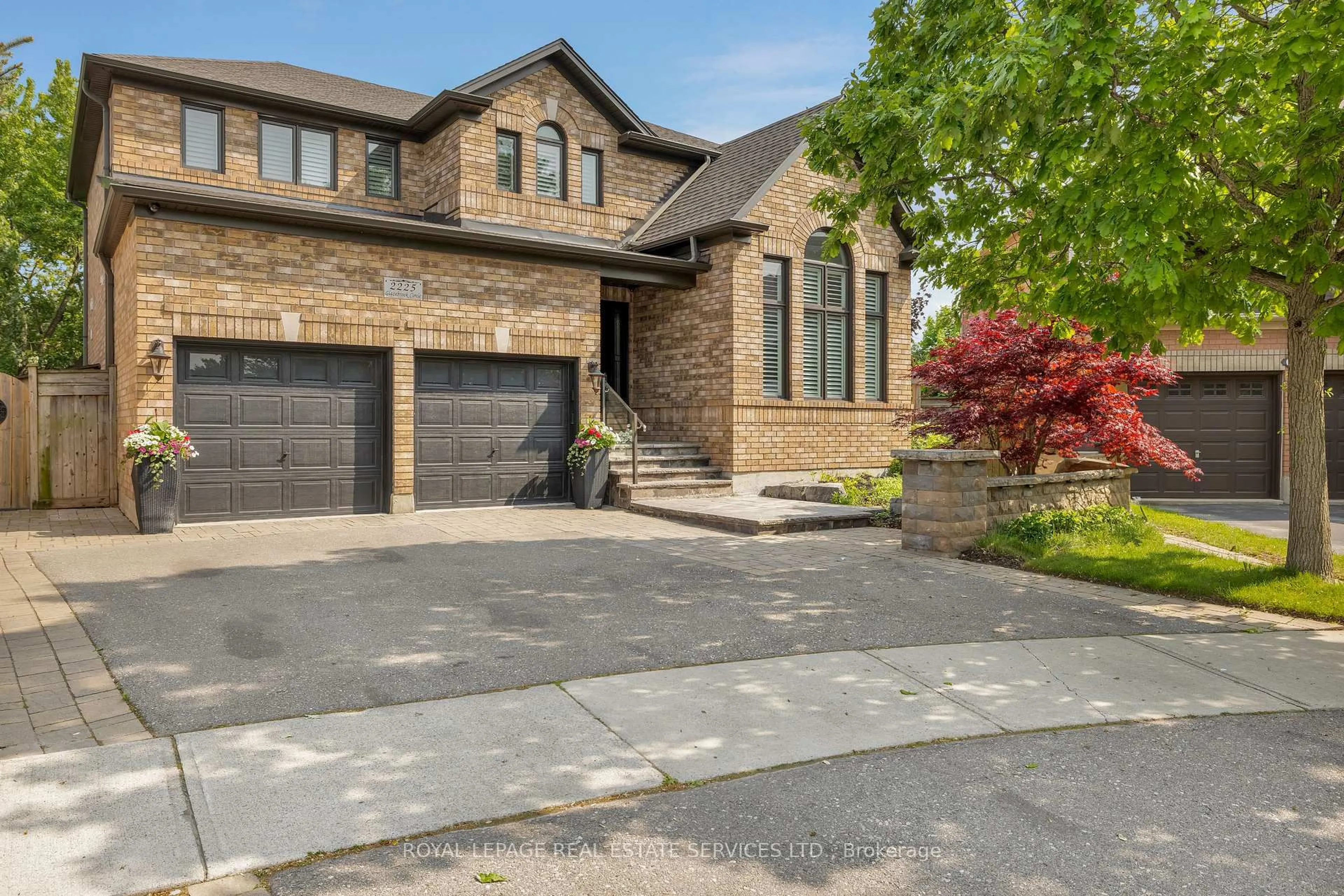 Home with brick exterior material, street for 2225 Glazebrook Circ, Oakville Ontario L6M 5B5
