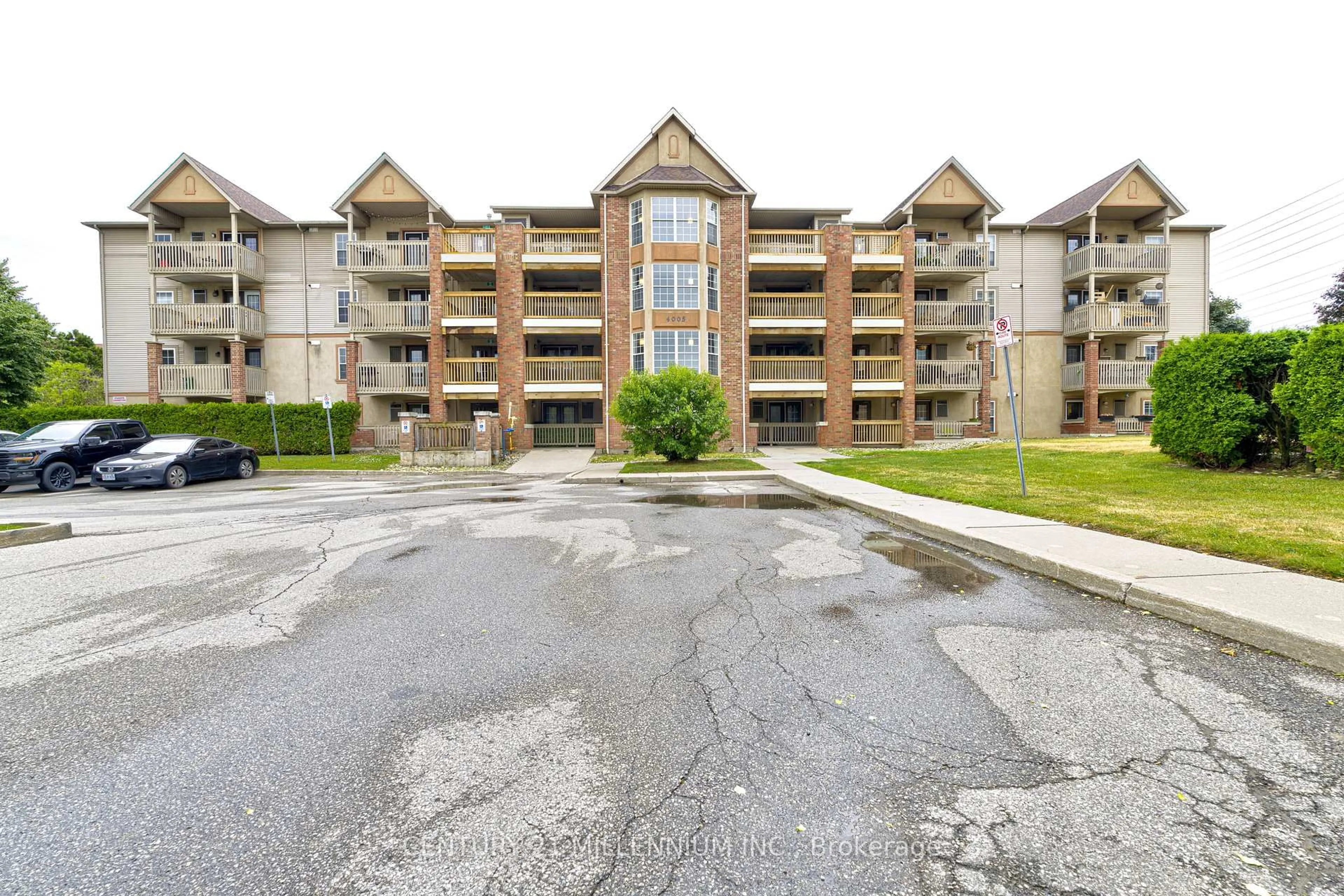 A pic from outside/outdoor area/front of a property/back of a property/a pic from drone, unknown for 4005 Kilmer Dr #210, Burlington Ontario L7M 4M2