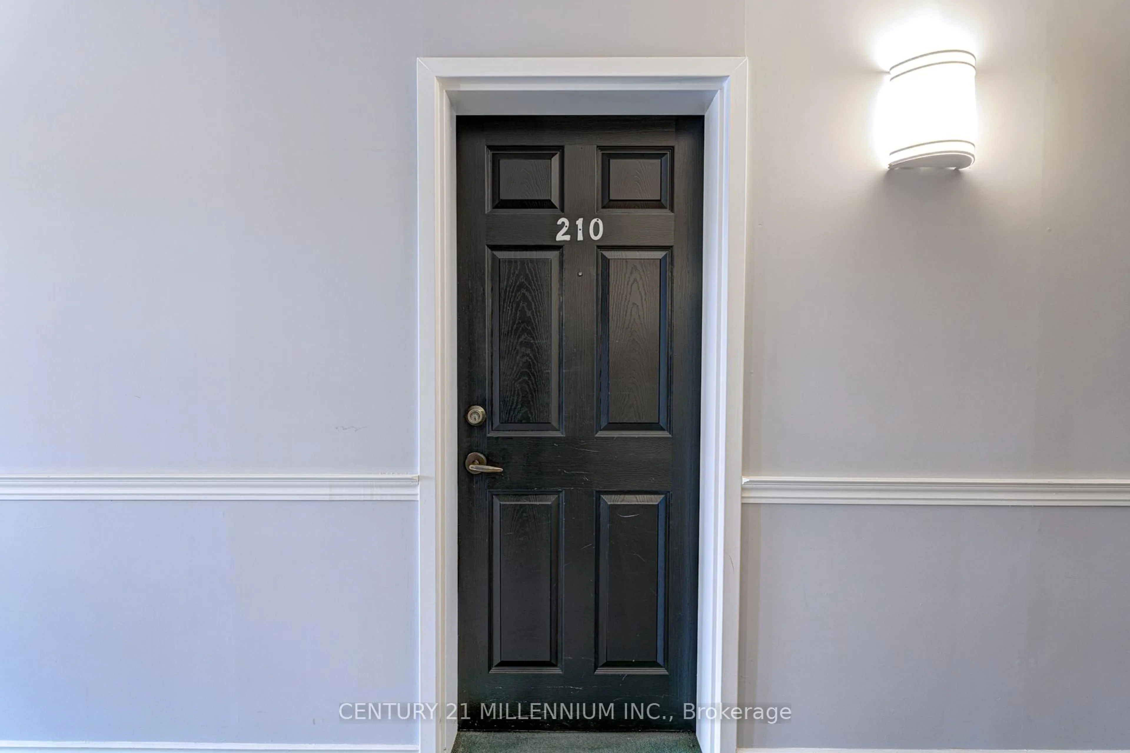 Indoor entryway for 4005 Kilmer Dr #210, Burlington Ontario L7M 4M2