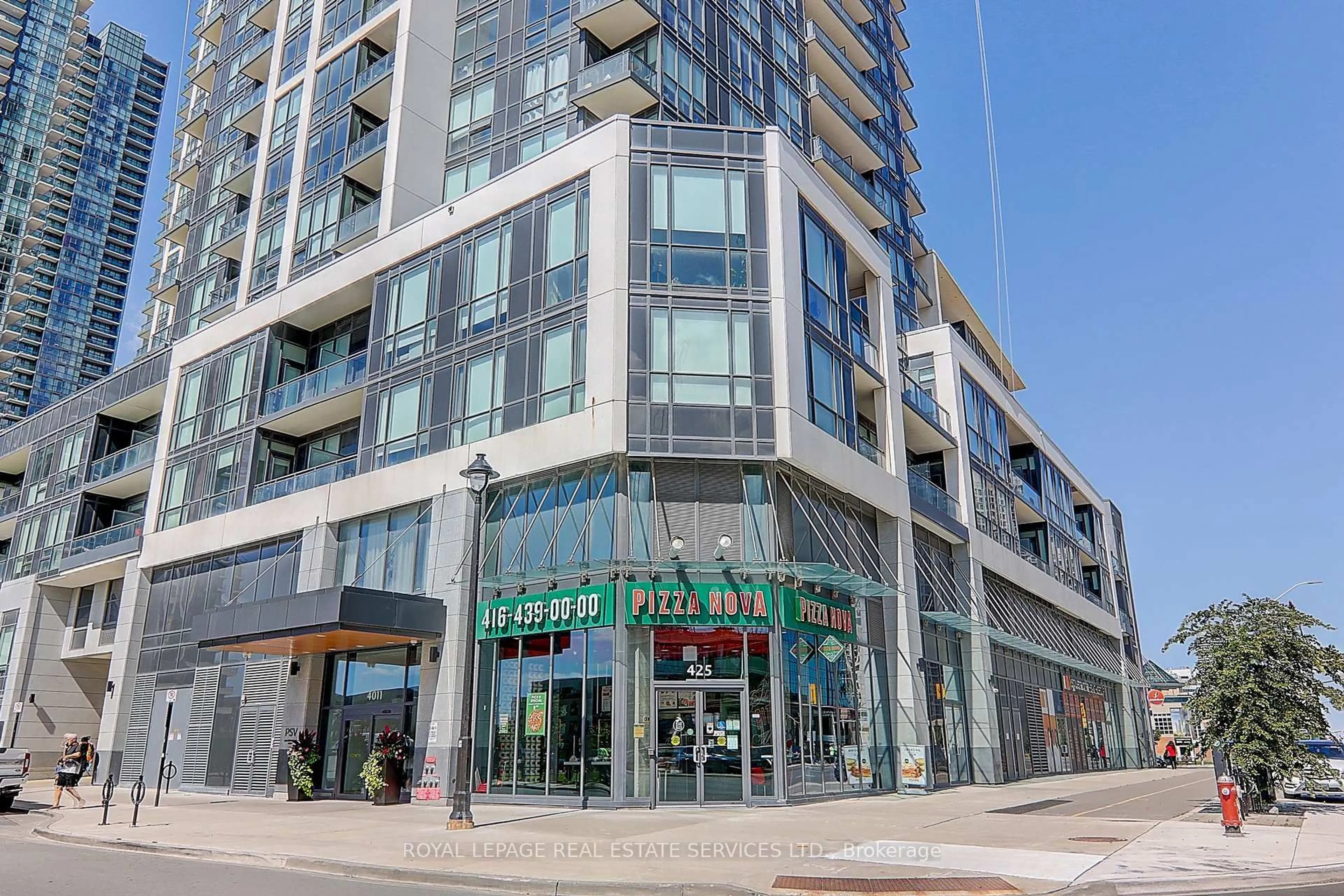 Patio, building for 4011 Brickstone Mews #4510, Mississauga Ontario L5B 0J7