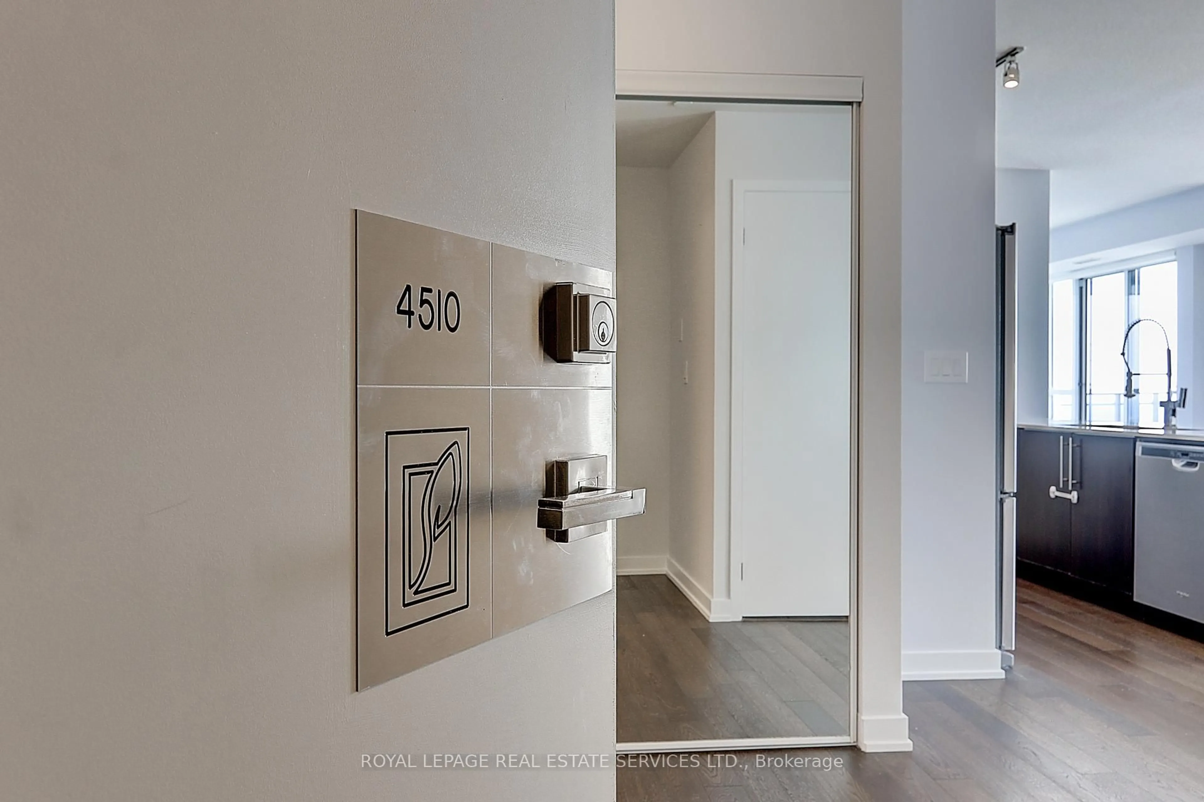 Indoor entryway for 4011 Brickstone Mews #4510, Mississauga Ontario L5B 0J7