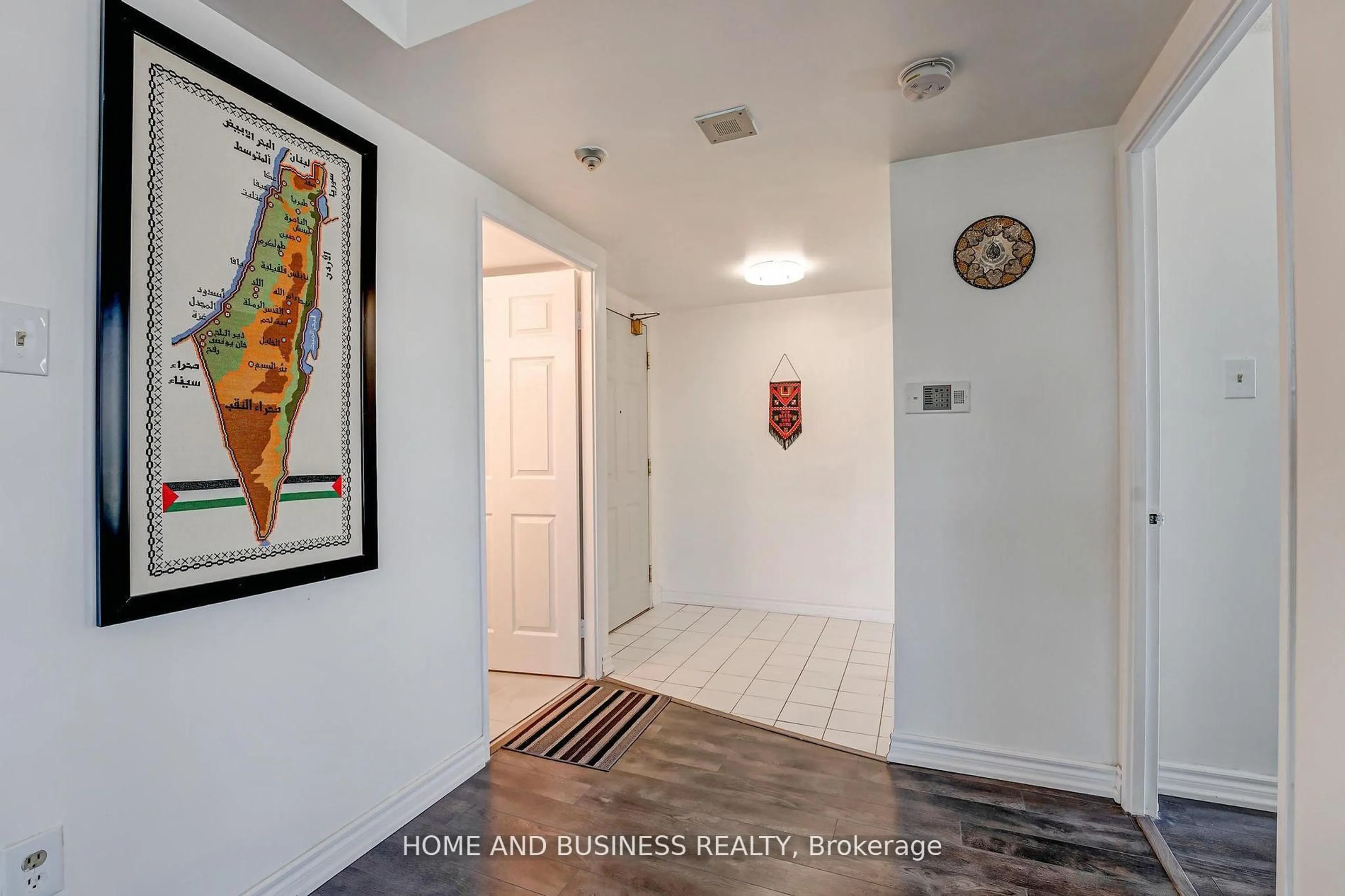 Indoor entryway for 250 Webb Dr #1015, Mississauga Ontario L5B 3Z4