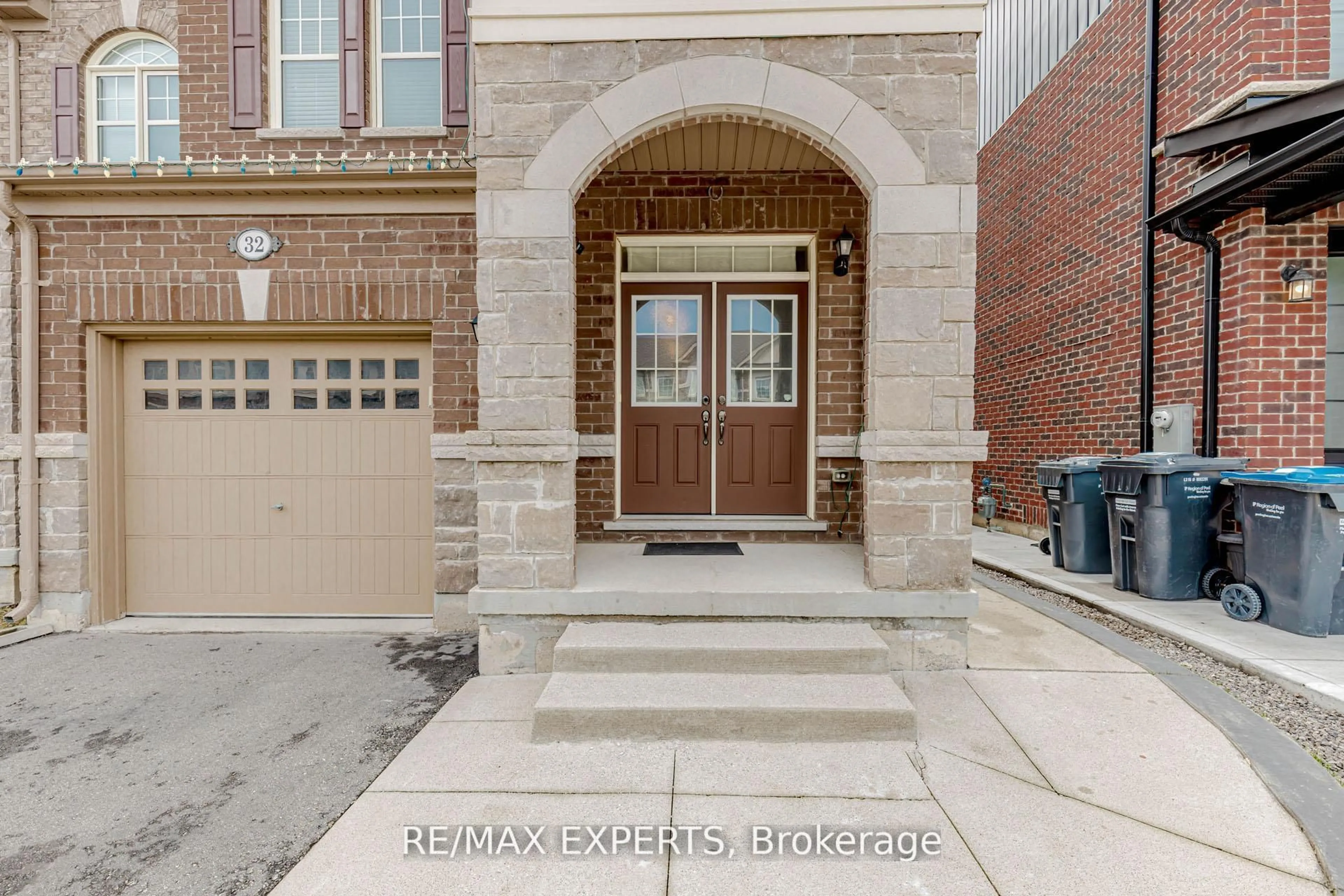 Unknown for 32 Ivor Cres, Brampton Ontario L7A 4L6