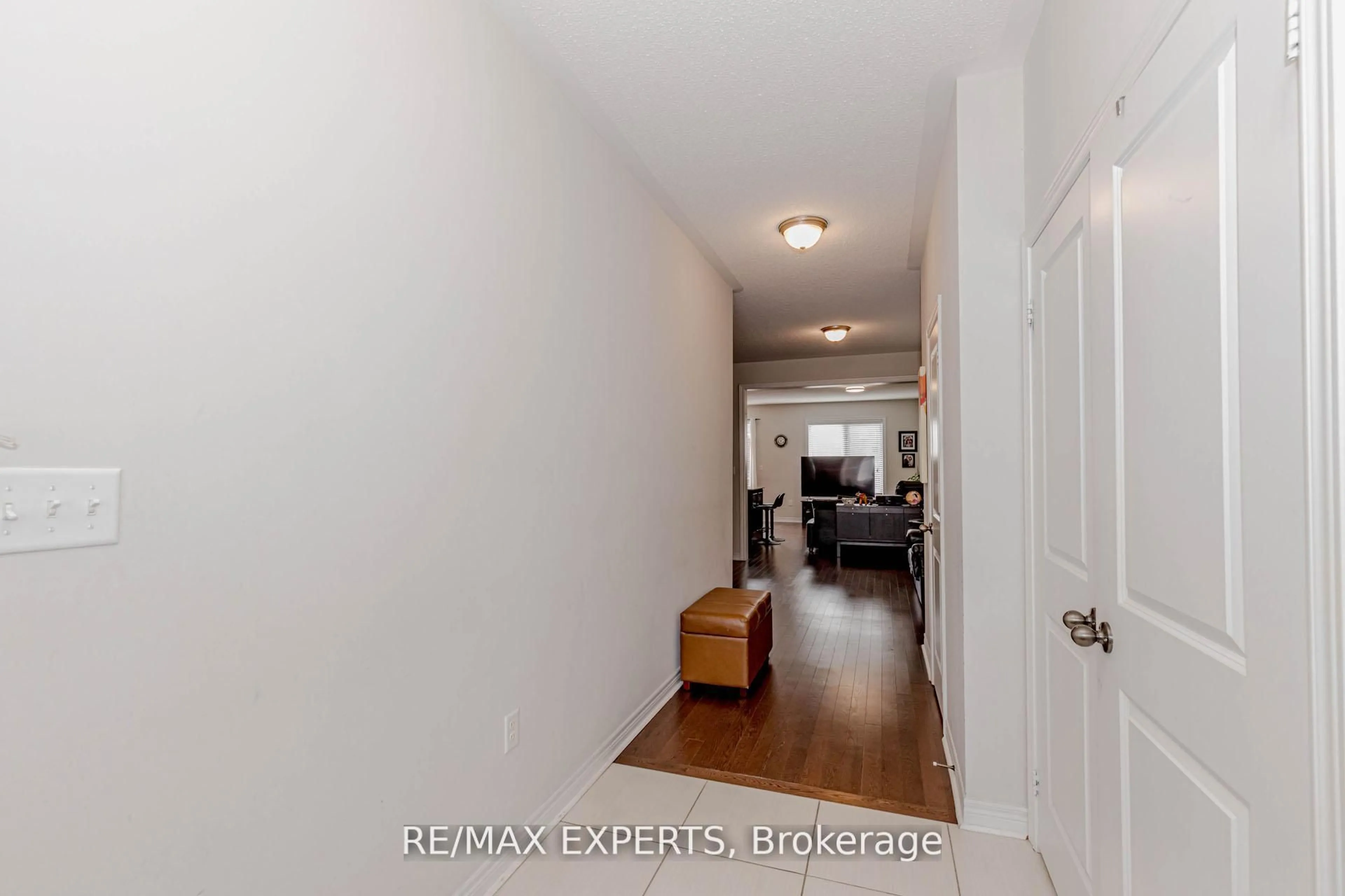 Indoor entryway for 32 Ivor Cres, Brampton Ontario L7A 4L6