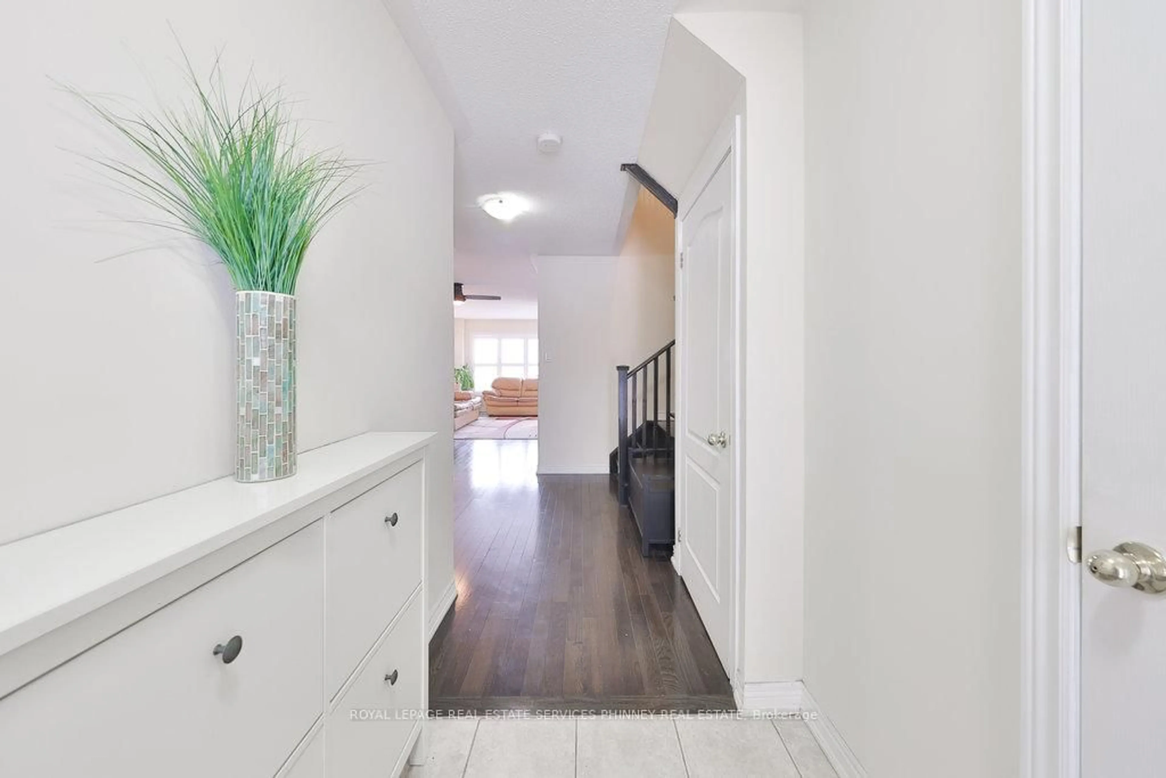 Indoor entryway for 92 Cedarbrook Rd, Brampton Ontario L6R 0W4
