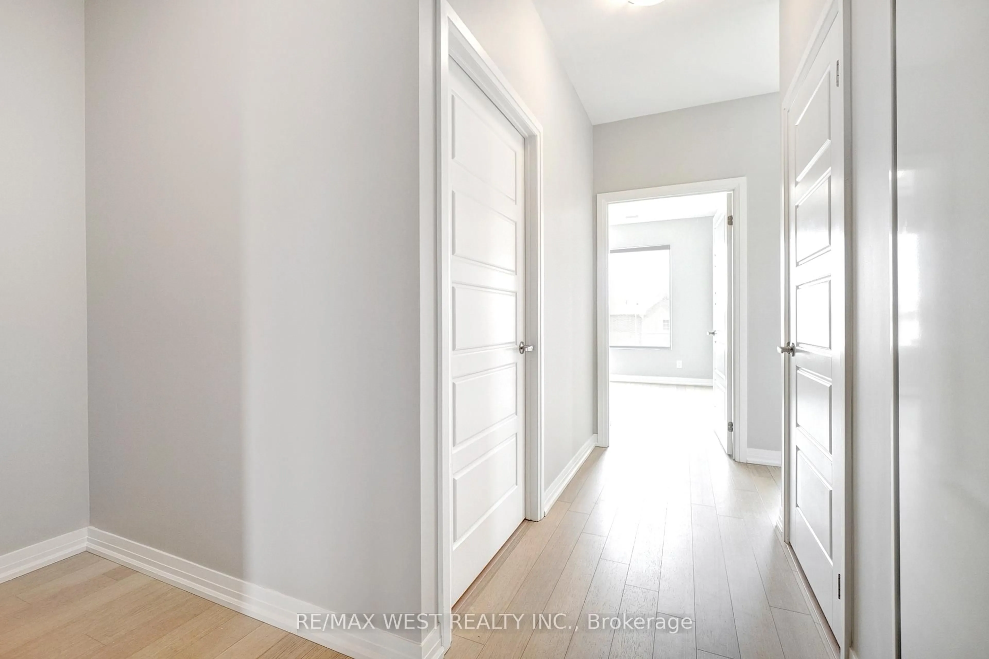 Indoor entryway for 3285 Carding Mill Tr #302, Oakville Ontario L6M 1S1