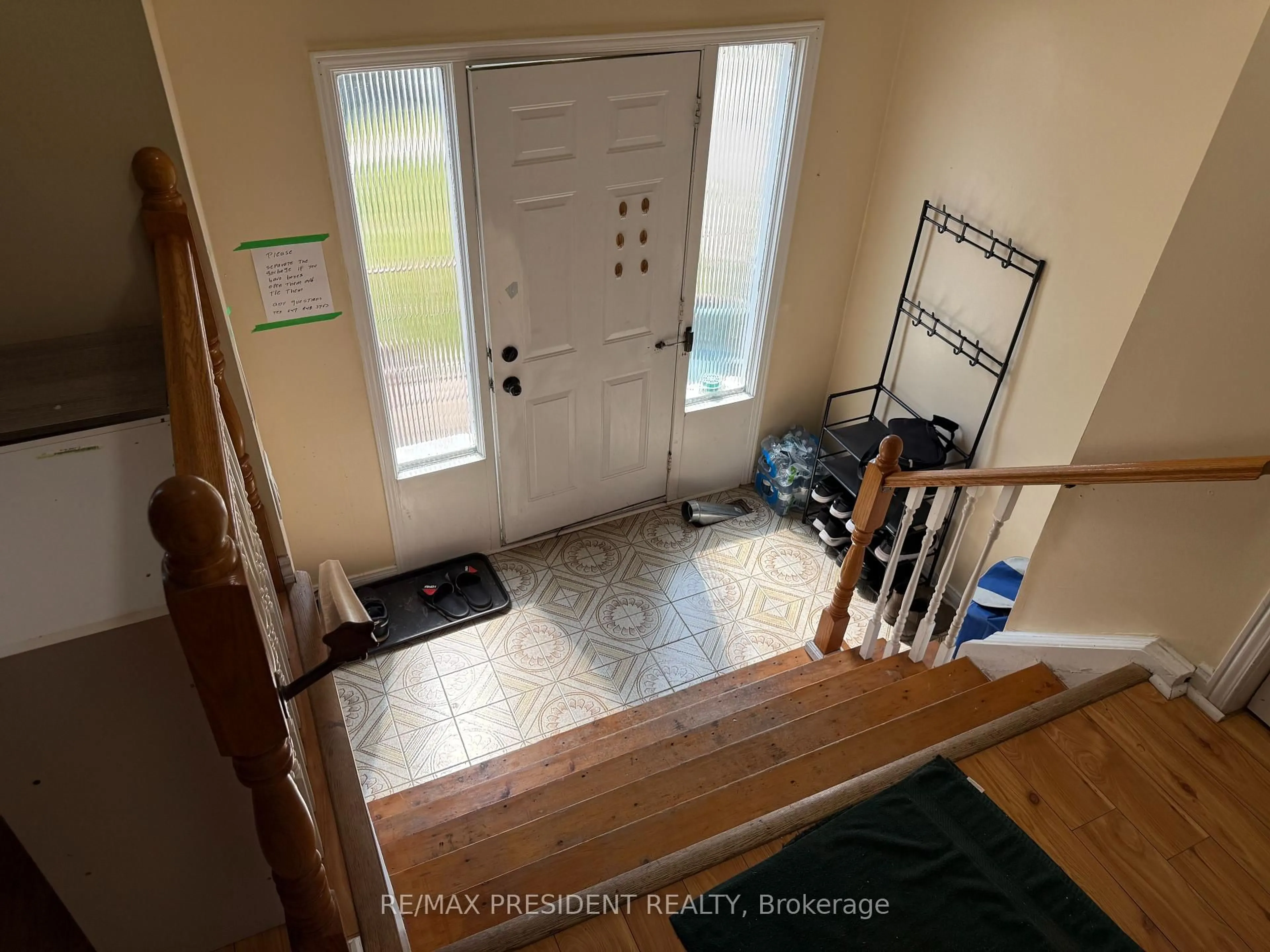 Indoor entryway for 84 Primerose Cres, Brampton Ontario L6Z 1E3