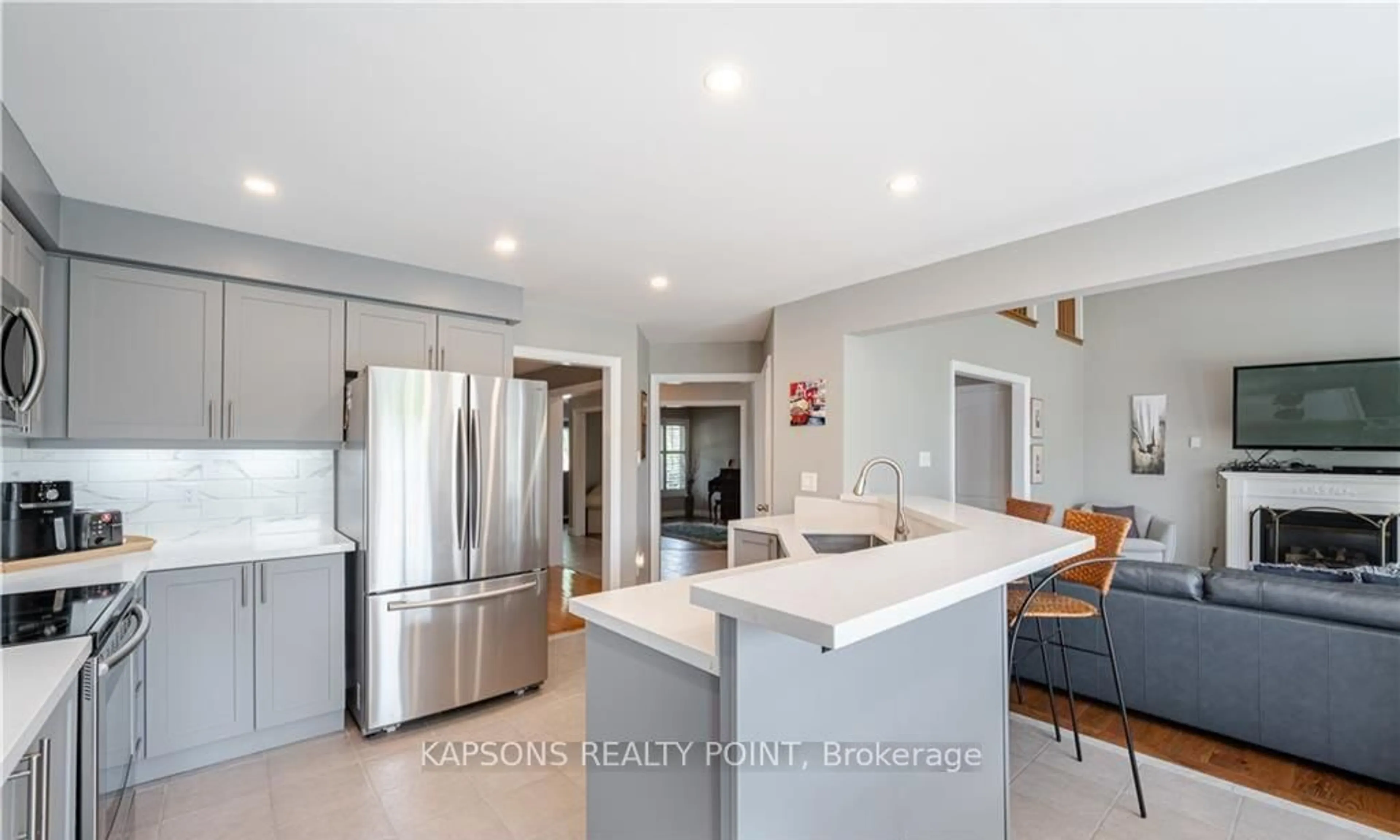 Open concept kitchen, ceramic/tile floor for 26 Baccarat Cres, Brampton Ontario L7A 1K7